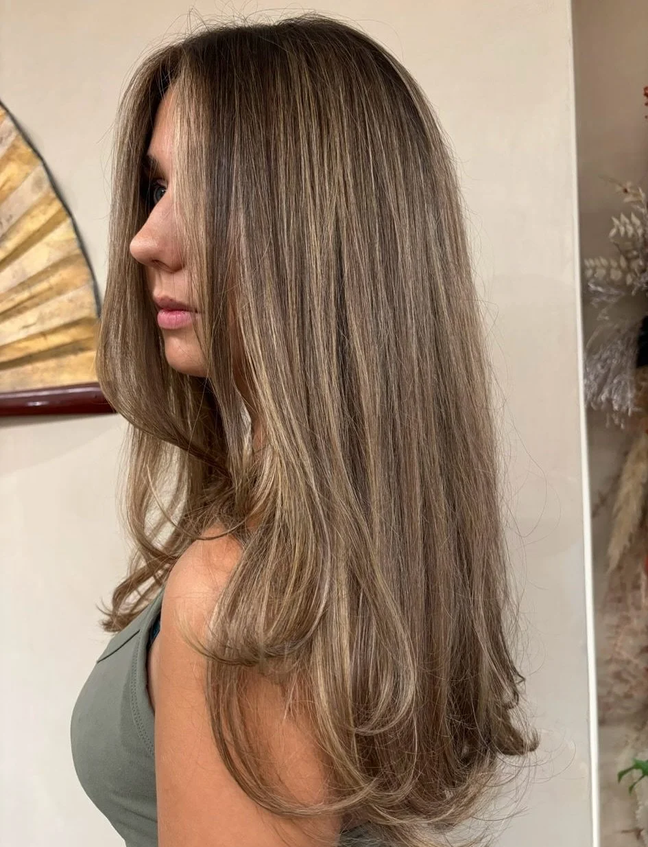 🌞 Effortless glow, unlocked 🌞

A half-head balayage to create those soft, sun-kissed ribbons of light by our amazing @hairbymadisonmear_ 💅🏻✨

Always using our faves @wellahair and @sebastianpro_official 

.
.
.

#hair #hairdresser #hairstylist #w