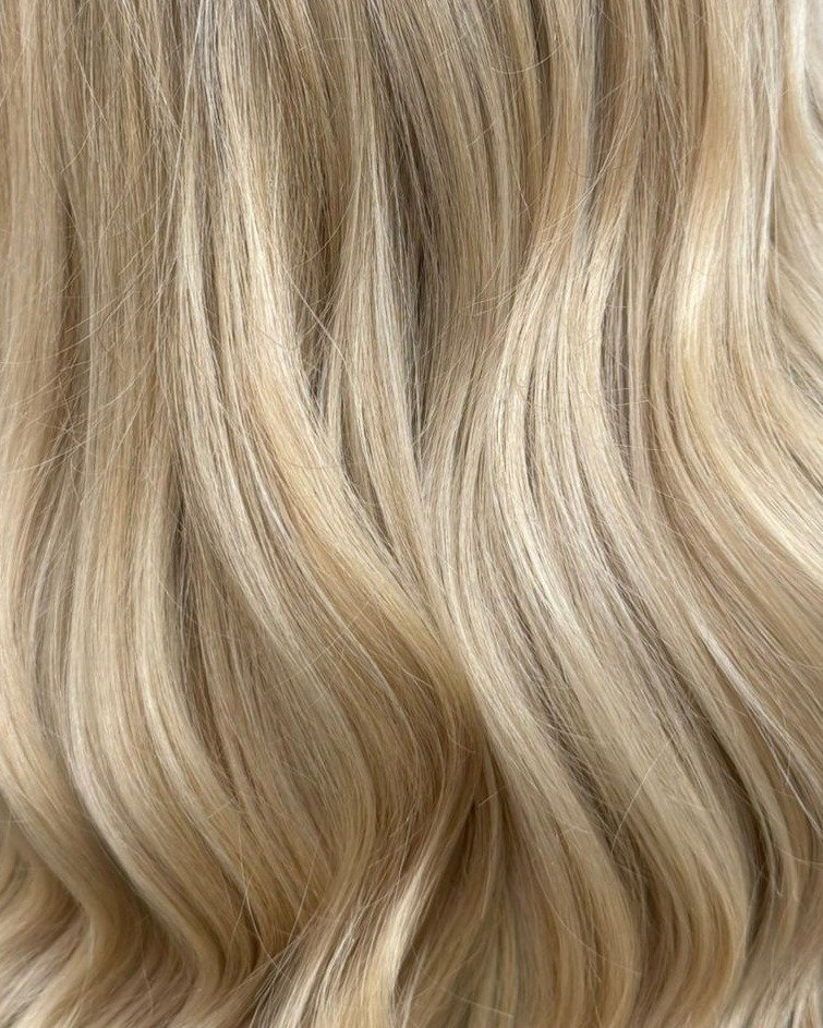 Full head of soft babylights for a bright but natural blonde glow ✨

Lightened with @wellahair BlondorPlex for strength and shine, then finished with a fresh cut and styled using @sebastianpro_official for that smooth, bouncy finish 💛

📸 by @hairby