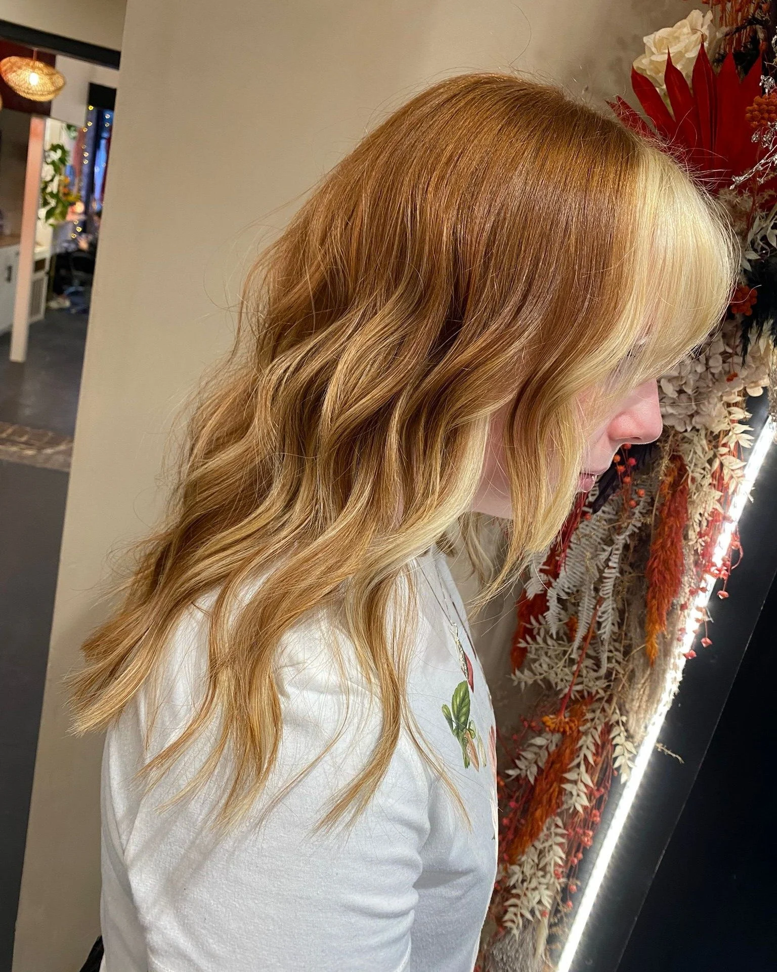 Soft tones, golden glow and hair that speaks for itself 🧡✨

📸 by Esme

.
.
. 

#wella #wellacolour #wellacolor #wellahair #sebastianpro #sebastianprofessional #hair #hairdresser #hairstyle #moneypiece #wavyhair #longhair #hairinspo #westsussex #wor
