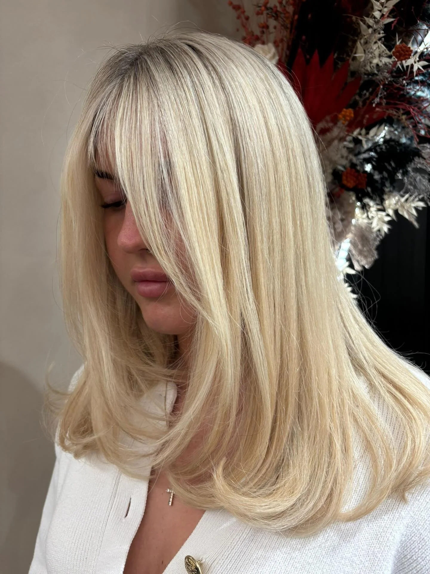 ✨ Vanilla Blonde Refresh ✨
Half head of seamless highlights using BlondorPlex, toned to perfection with Shinefinity for that soft, creamy glow.
Finished with a healthy chop, fresh bangs, and a bouncy blow-dry using @sebastianpro_official 
All created