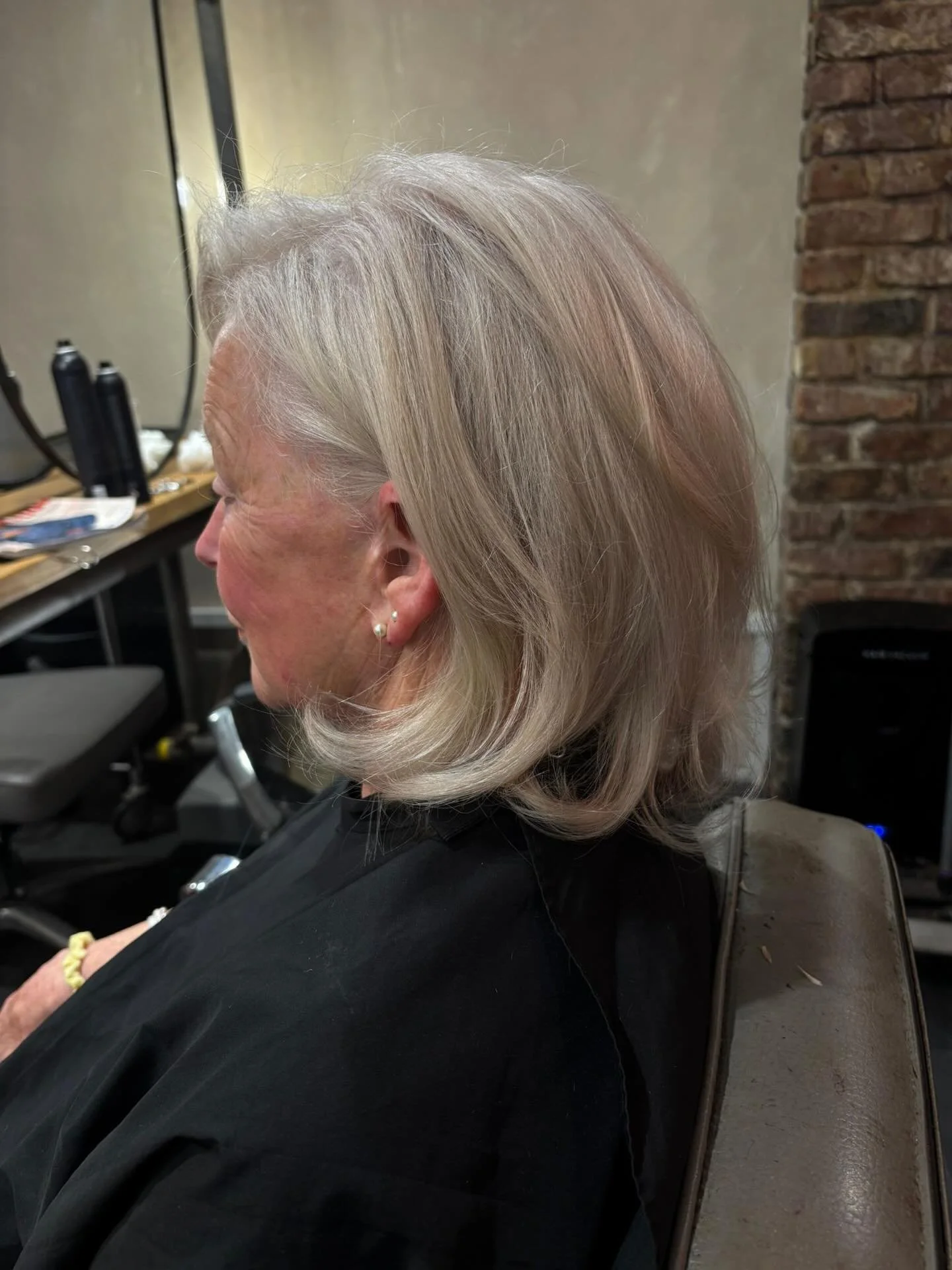 This beautiful subtle transformation is B E A UTIFUL ✨
Created using baby lights, tone, treatment &amp; a cut and bouncy blow 🙌🏻
Using all things @wellaprofessionalsuki 
Styled with @sebastianpro_official 
Creator @hairbymadisonmear_ 

#wella #wort