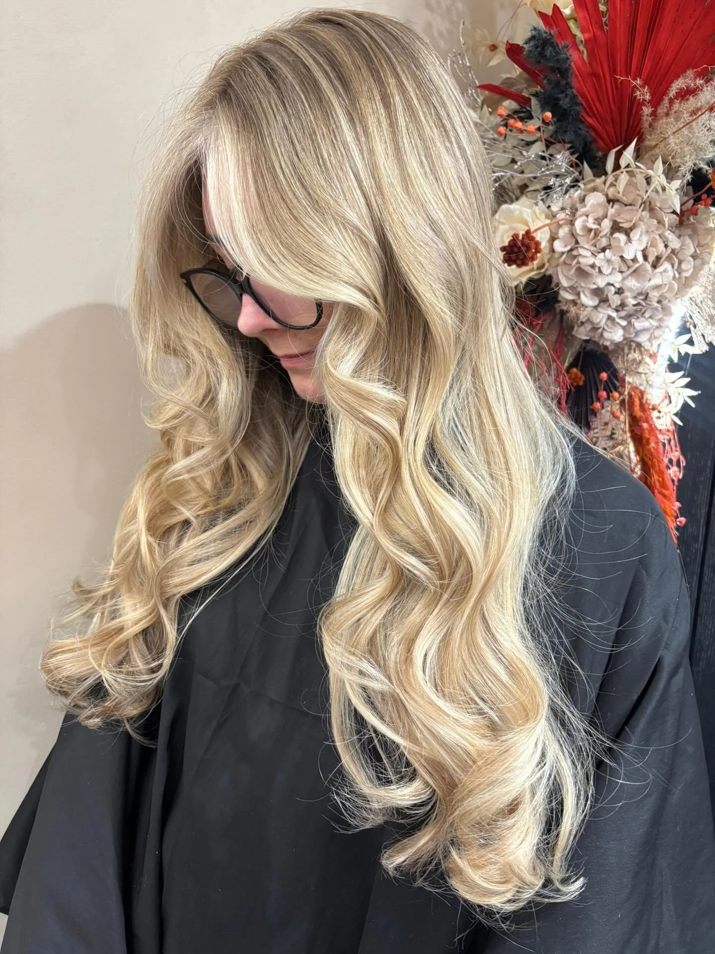 Teasylights to brighten and freshen up this blonde babe⛅️