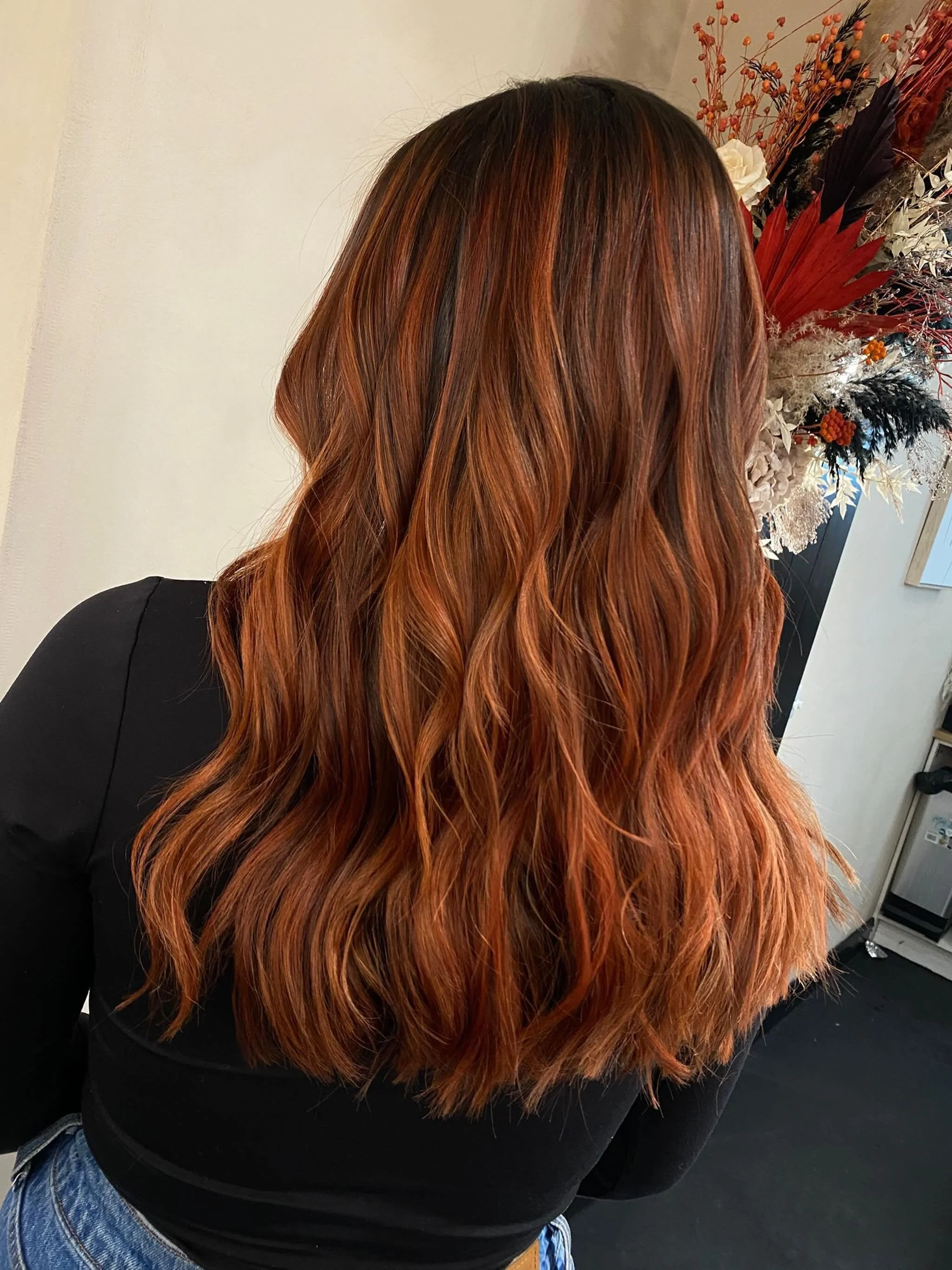 Serving warmth, shine, and serious copper vibes🧡☀️
Using everything @wellaprofessionalsuki 🎨 
Cut &amp; blowdry, styled with @sebastianpro_official 🪄 
Creator of this lush balayage was our lovely Esme ✨ 
.
.
.
#worthing #salon #copperhair #wellapr