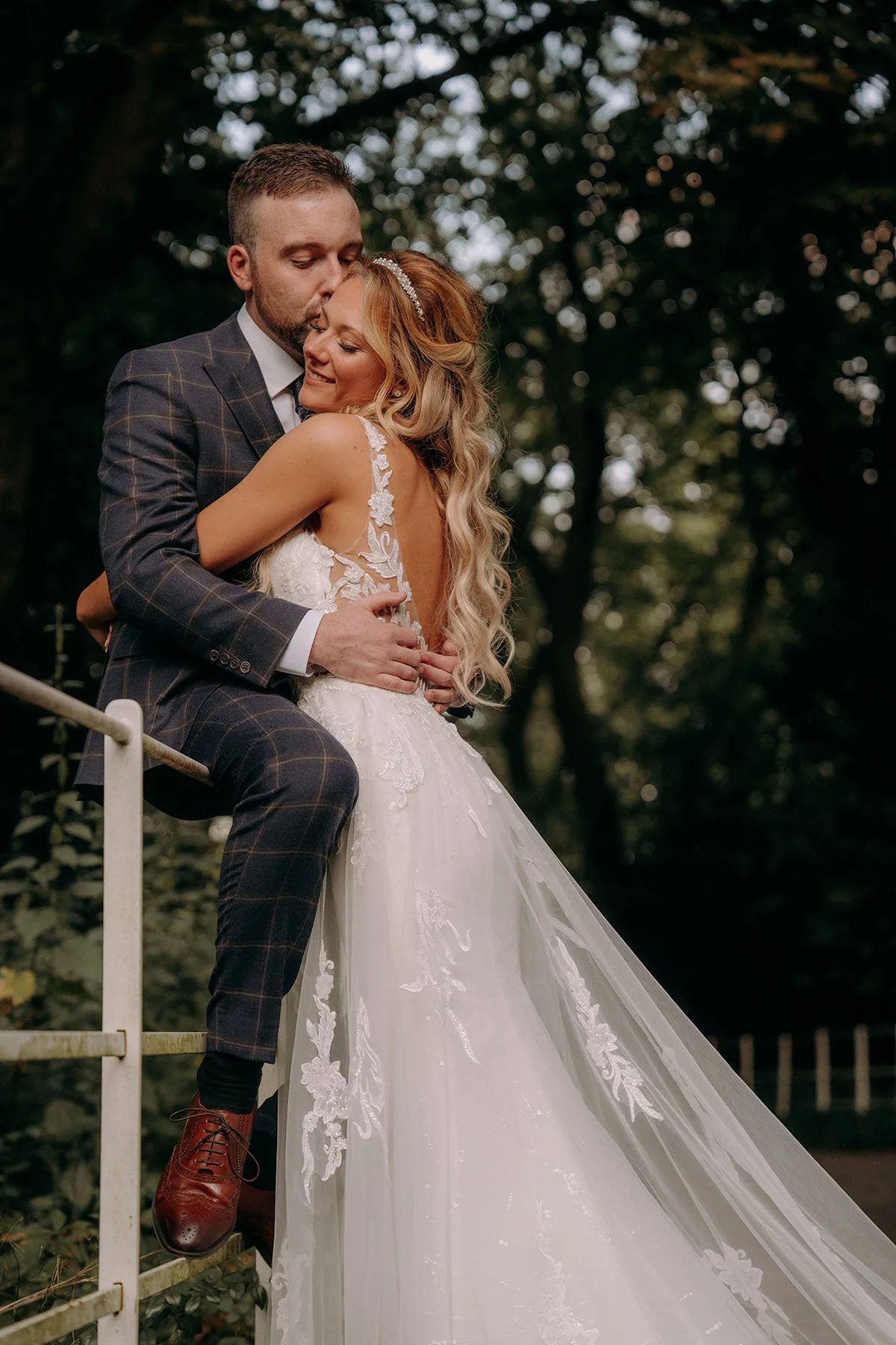Relaxed Ashfield House wedding photographer