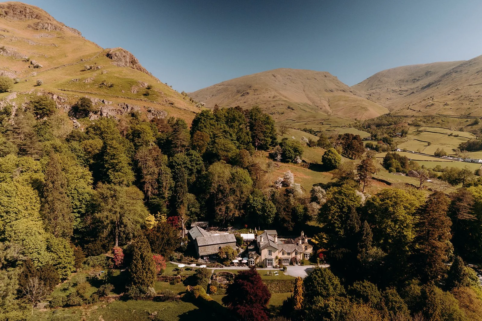 LANCRIGG-WEDDING-PHOTOGRAPHER-018.jpg