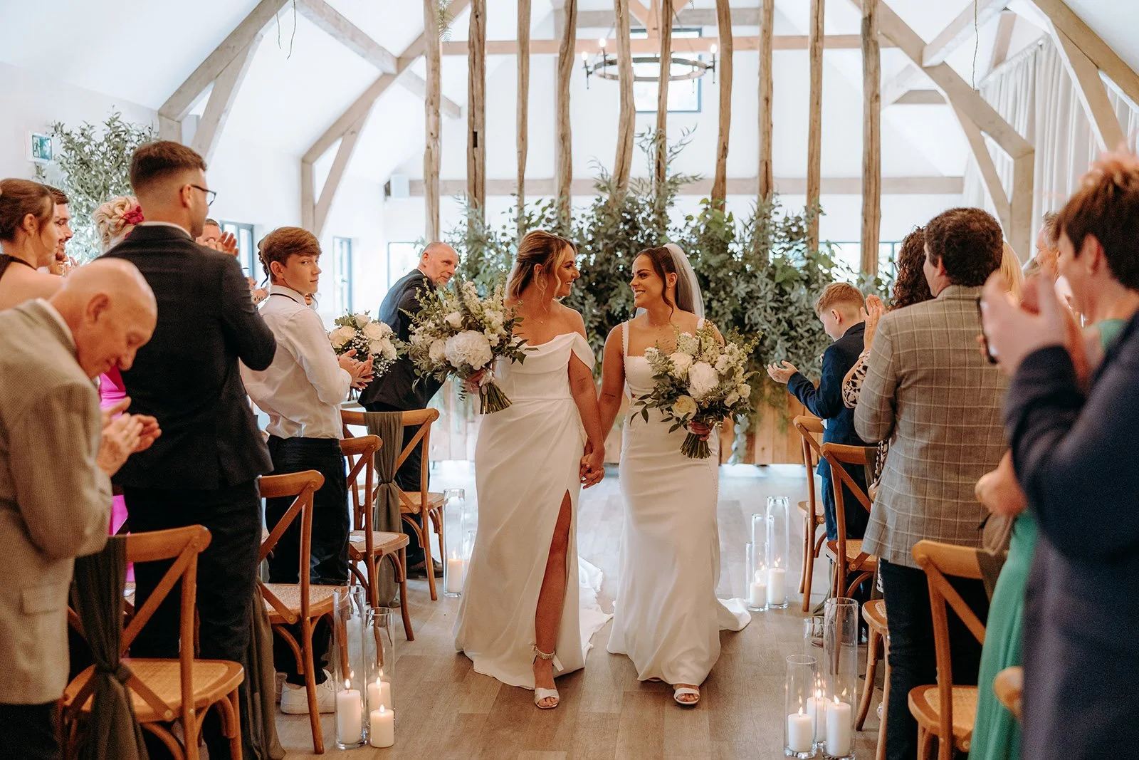 BEST-RIVER-BARN-LANCASHIRE-WEDDING-PHOTOGRAPHER-007.jpg