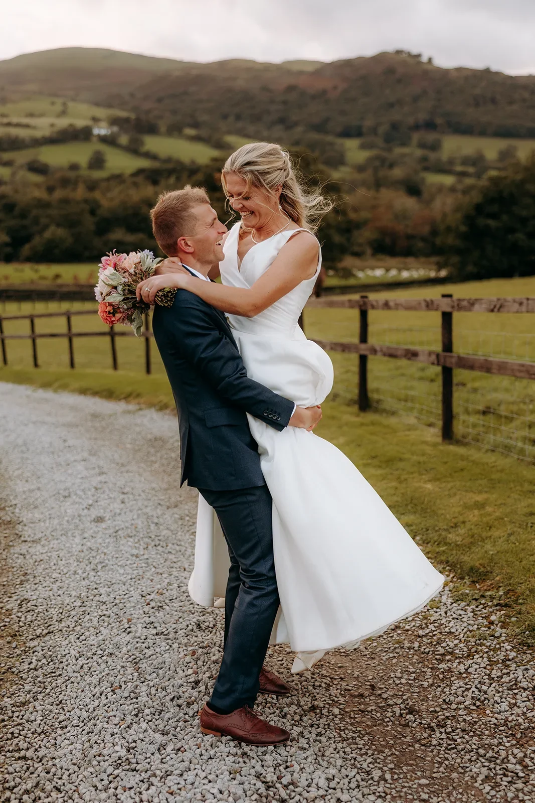 new-house-farm-wedding-004.webp