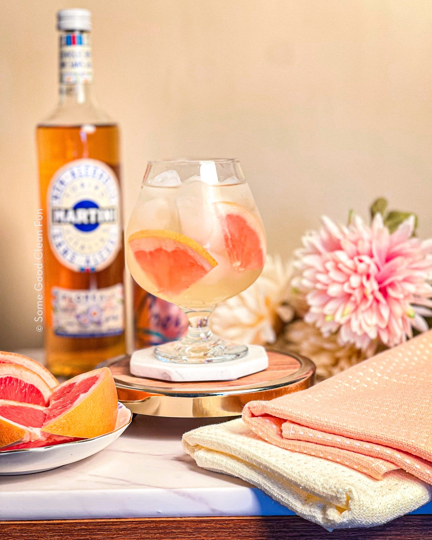 An easy and sunny non-alcoholic floral grapefruit spritz