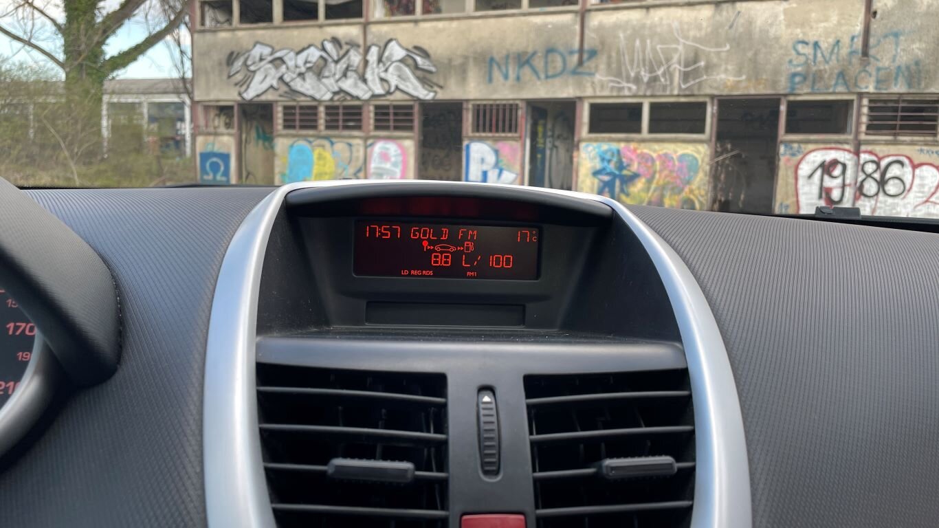 Peugeot 207 ekran potrošnje (Copy)