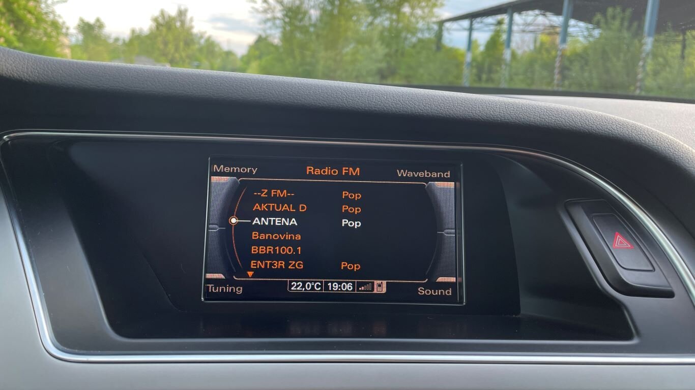 Audi A4 radio (Copy)