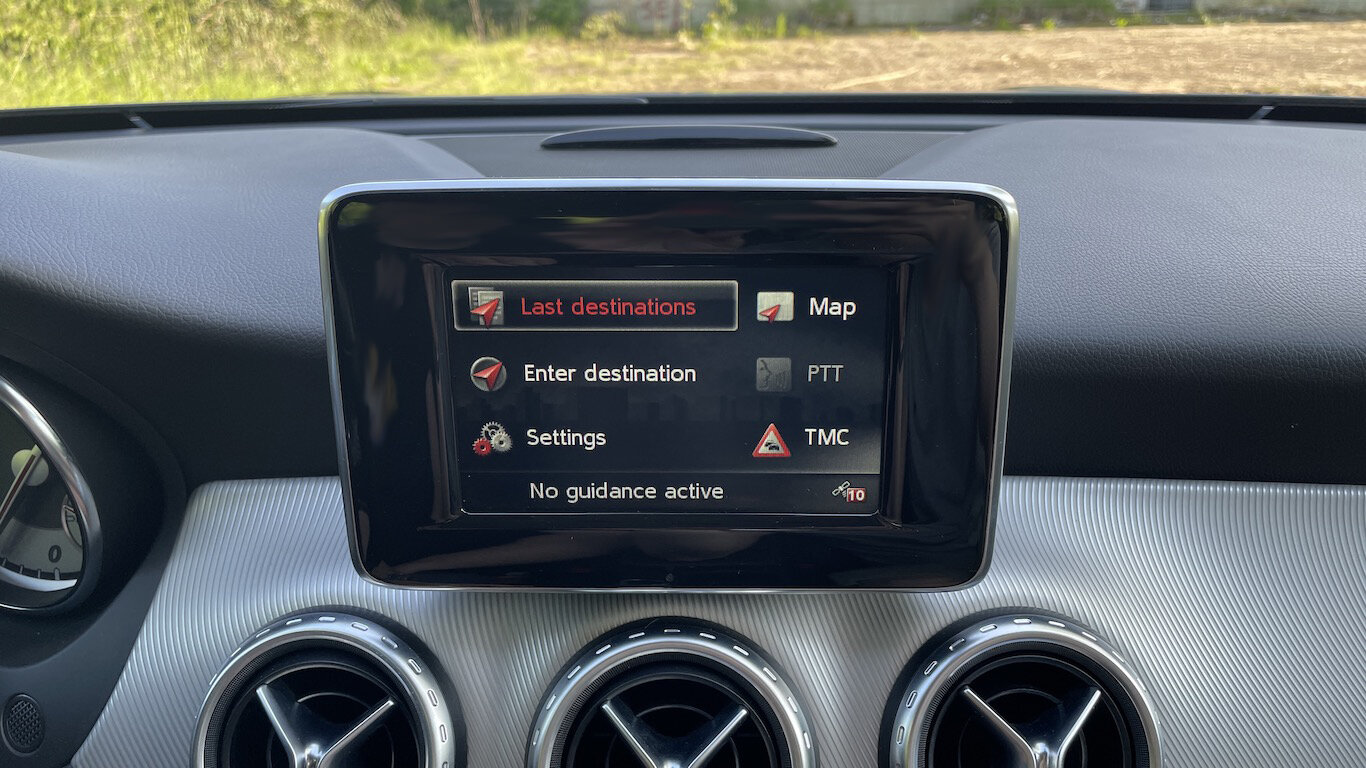 Mercedes-Benz GLA multimedia navigacija (Copy)