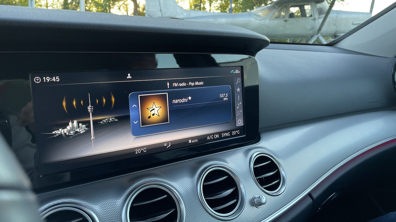 Mercedes-Benz E220d radio (Copy)
