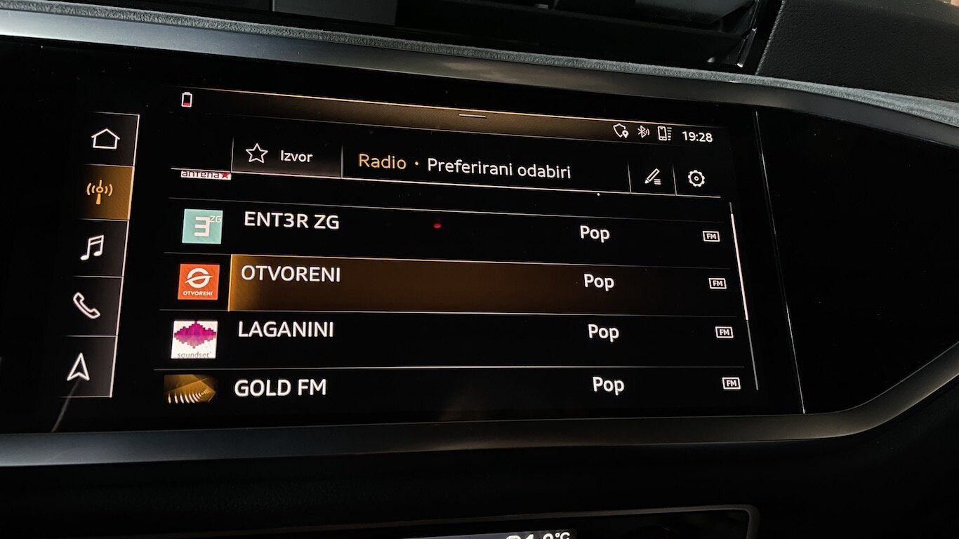 Audi Q3 radio