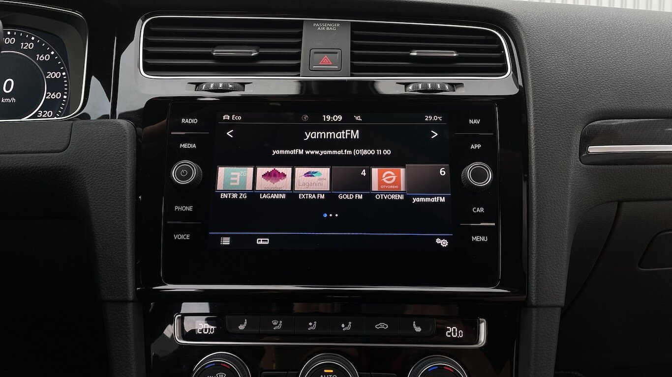 Volkswagen Golf R radio