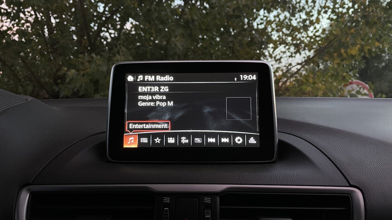 Mazda 3 SkyActiv radio