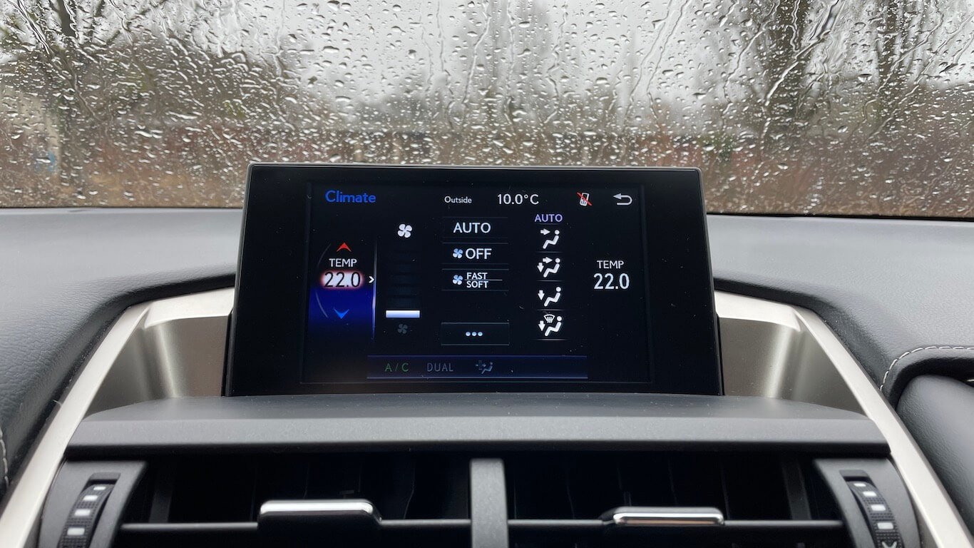 Lexus NX300h klimatizacija