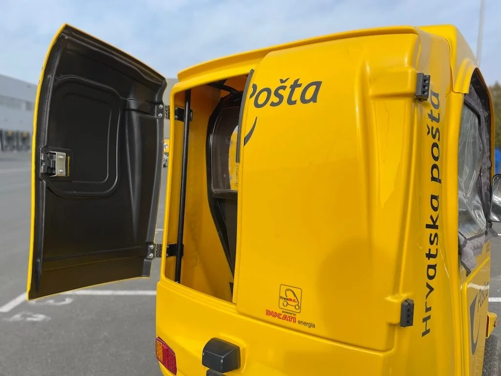 Hrvatska Pošta Četverocikl Ducati gepek