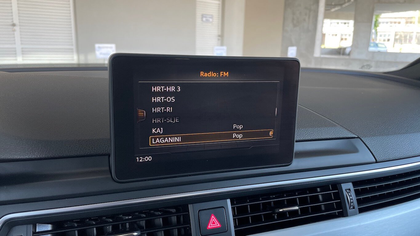 Audi A4 35TDi S-Line radio