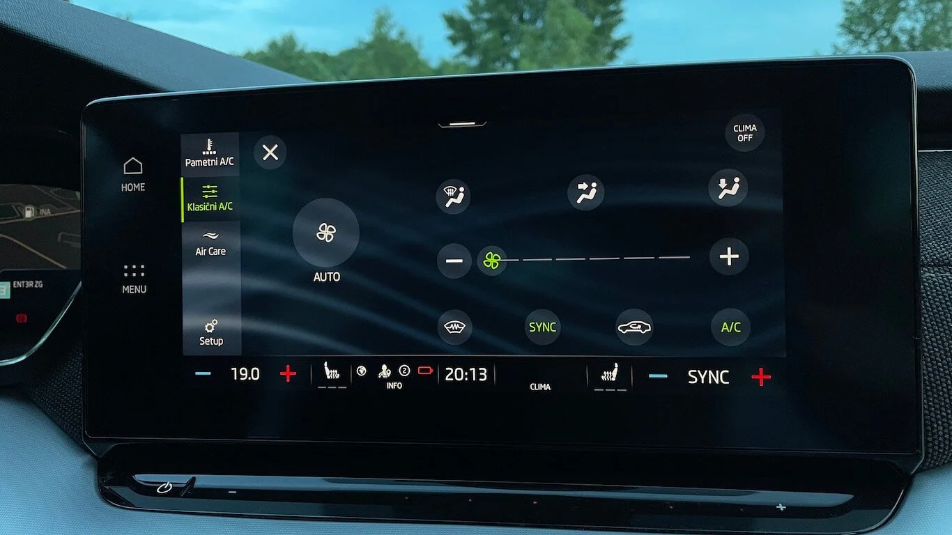 Škoda Octavia Scout 1.5 TSI mHEV klimatizacija