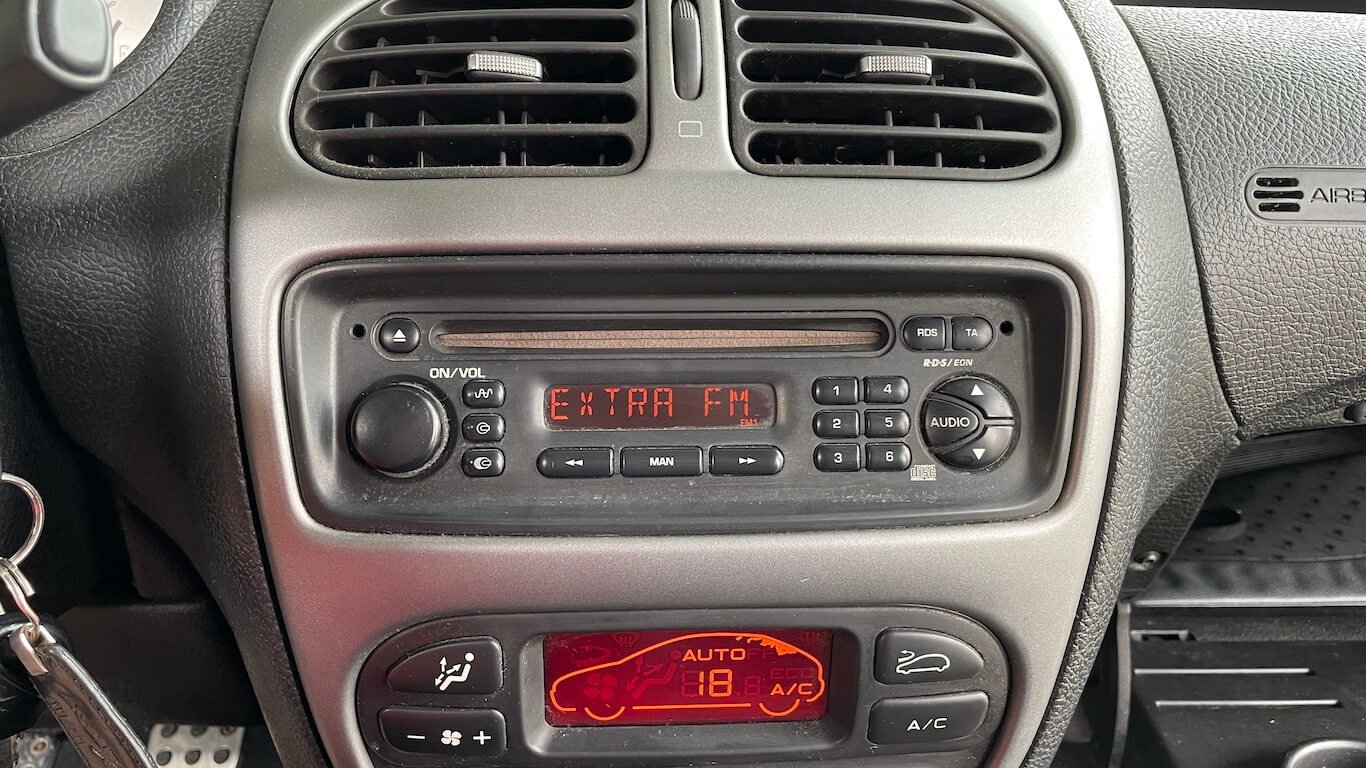 Peugeot 206 1.4i Quiksilver radio
