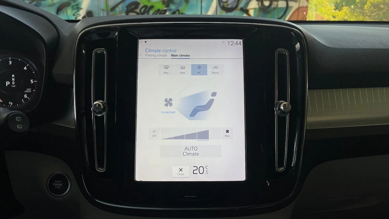 Volvo XC40 D4 AWD klimatizacija