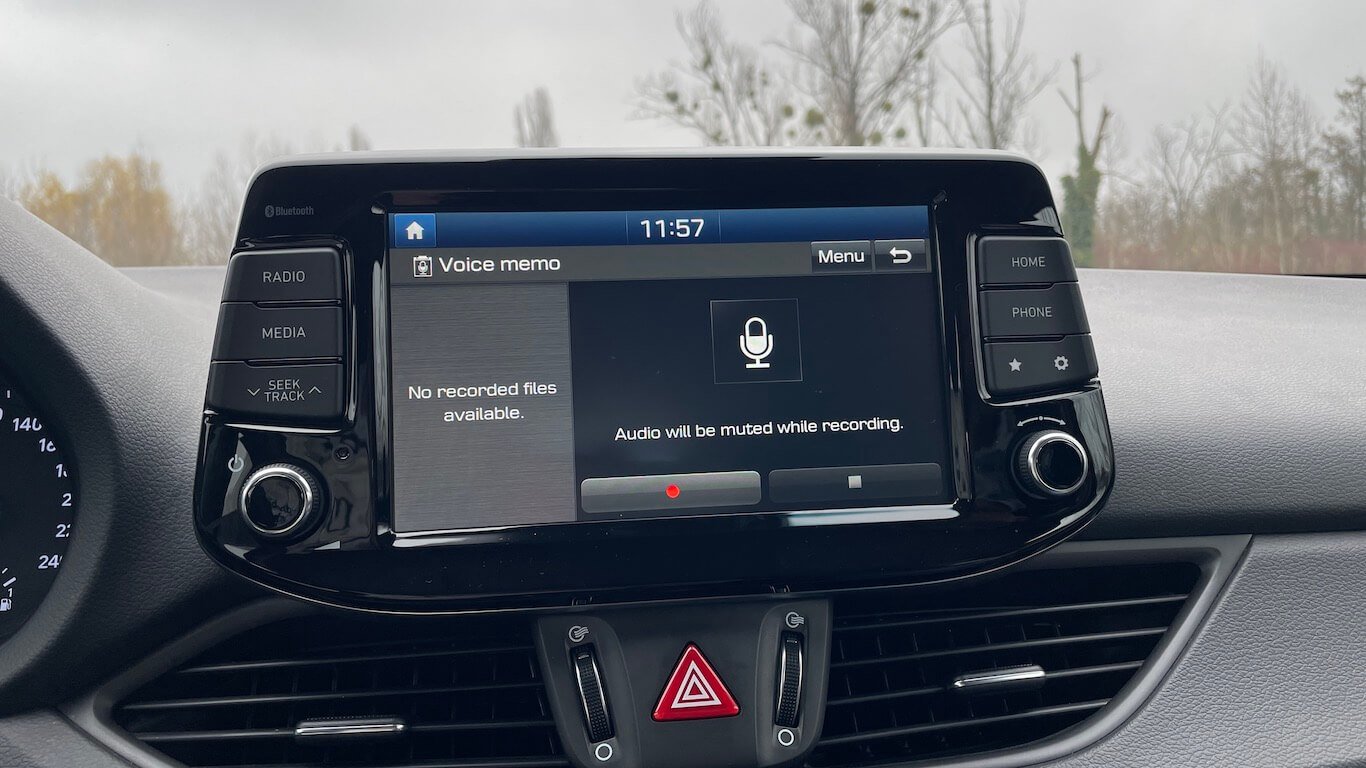 Hyundai i30 Fastback 1.0 T-GDi glasovne poruke