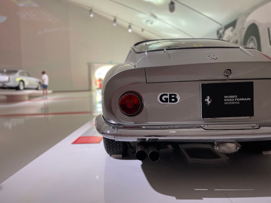 Ferrari 275 GTB4 svjetlo