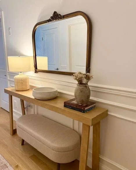 The hall of the home is considered the heart of your space and also represents the health of those living there. 🫶🏻

Make sure you keep it clean and uncluttered, have good lighting, and keep mirrors and other decor minimal and dust free. 🙏🏻

#mar