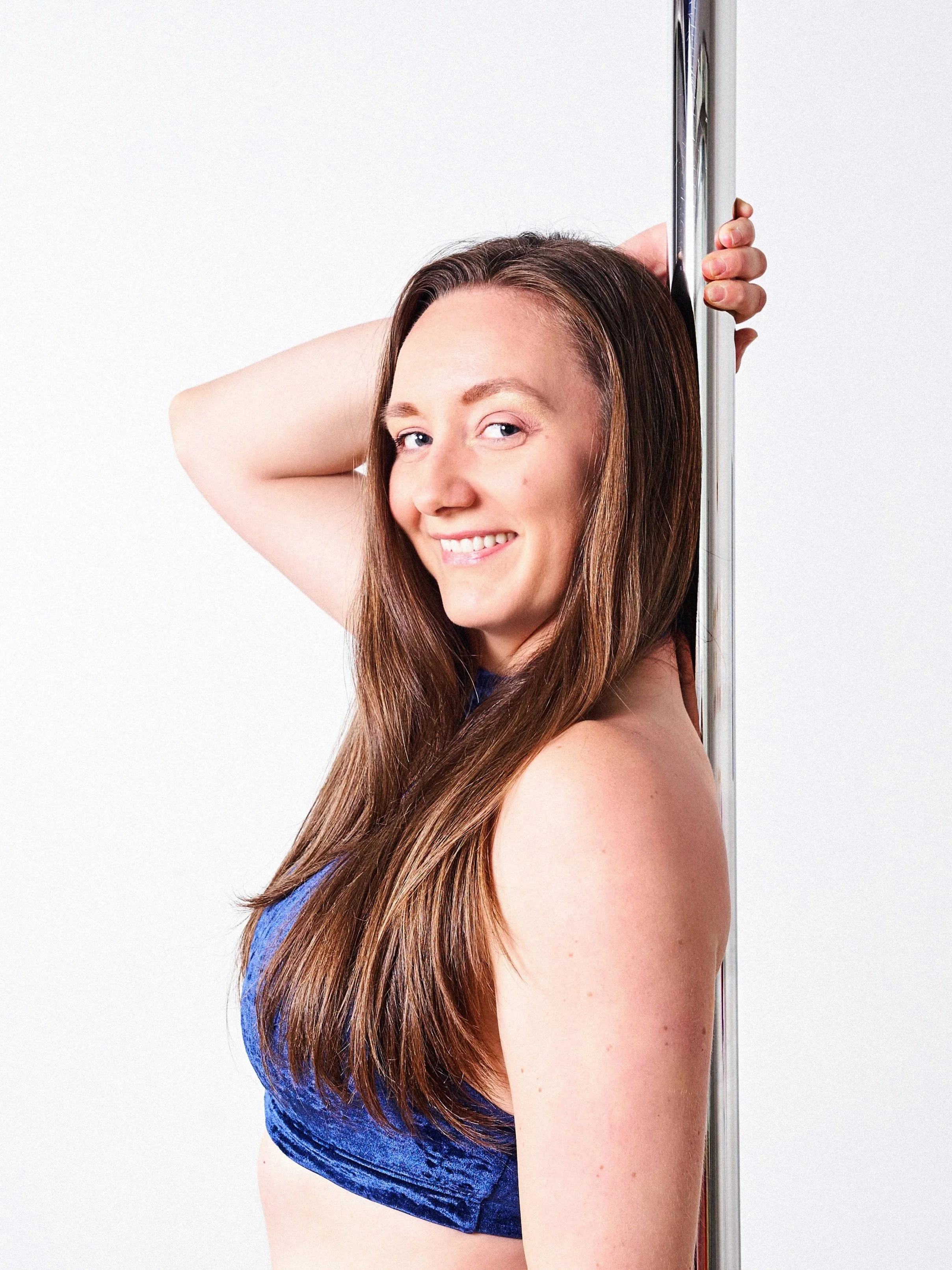 Tresa Stephens, pole instructor at Full Circle Brooklyn, demonstrating strong and expressive pole movement in NYC