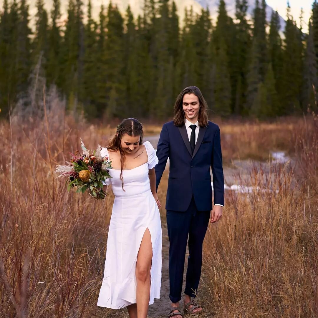 Do you ever just look at a photo and your eyes become love hearts? Literally me --&gt; 😍⁠

#WeddingInspo #DirtyBootsAndMessyHair #CanmoreWedding #CanmoreElopement #CanmorePhotographer #CanmoreWeddingPhotographer #CalgaryBride #YYCBride #YYCWedding #