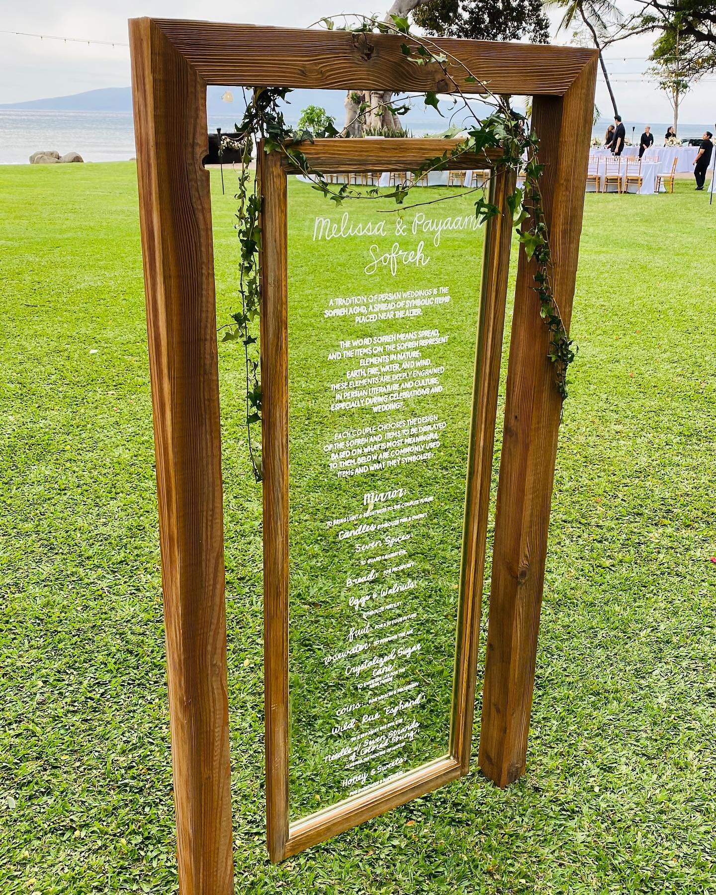Here&rsquo;s our beautiful plantation wood, multipurpose sign we just finished! 🙌🏼What do you think? 🤔 
#WelcomeSign #SeatingChart #MultiUseSign
.
.
.
#customwoodwork #rusticdecor #mauiweddingboards #olowaludesigns #olowaluplantationhouse #customs