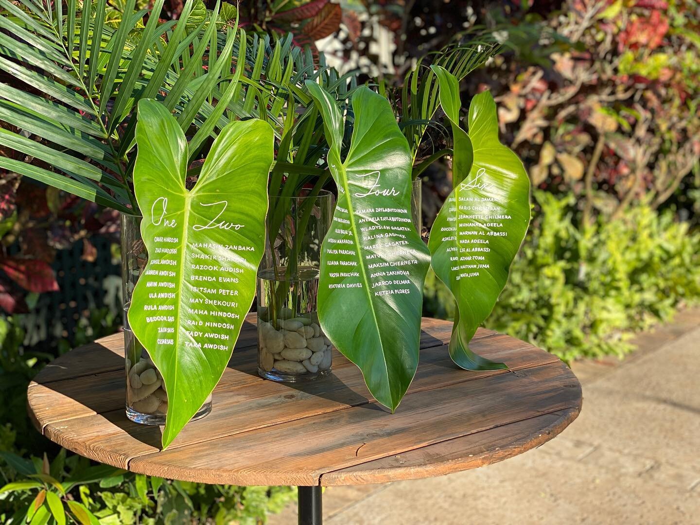 A beautiful 🌱 seating-chart setup on one of our cocktail rounds! .
.
.
.

#customwoodwork #rusticdecor #farmtables #cocktailtable weddingideas #decor #weddingdetails #weddingdesign #eventdecor #eventdetails #mauiweddingdecor #maui🌺 #hawaii #destina