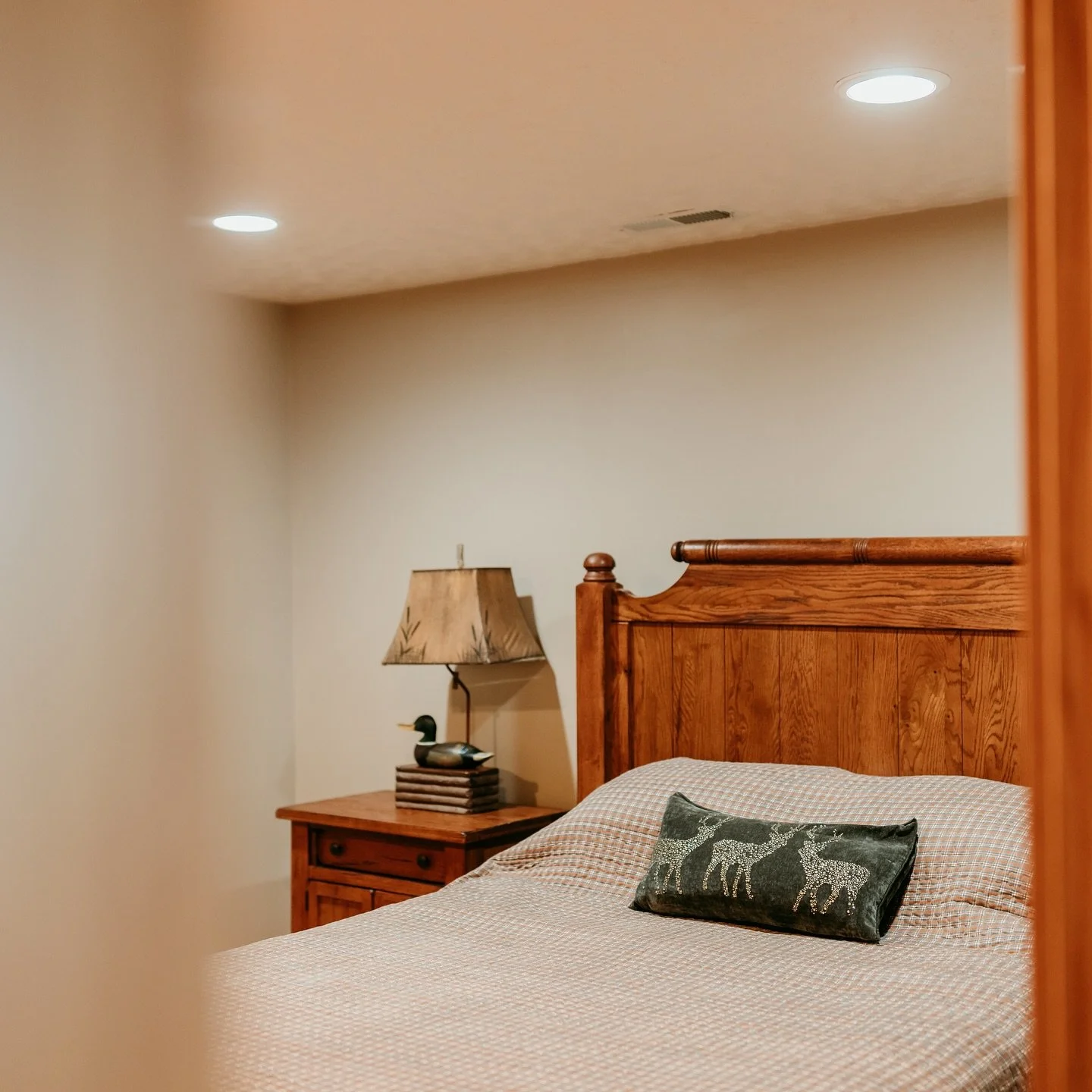 Elevate your escape. Discover the comfort in our thoughtfully designed cottages, offering captivating mountain view&rsquo;s and surrounding yourself by nature. #GrandviewCottages