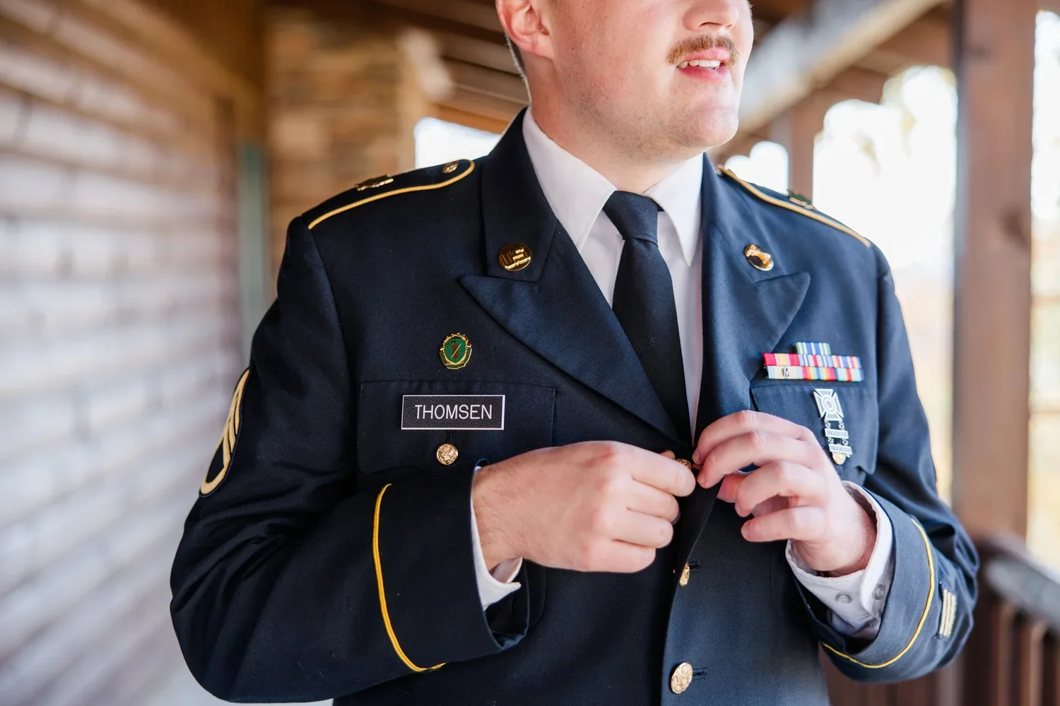 katelyn-workman-photography-grandview-cottages-wedding-221.jpg+wes+pinning+jacket.webp