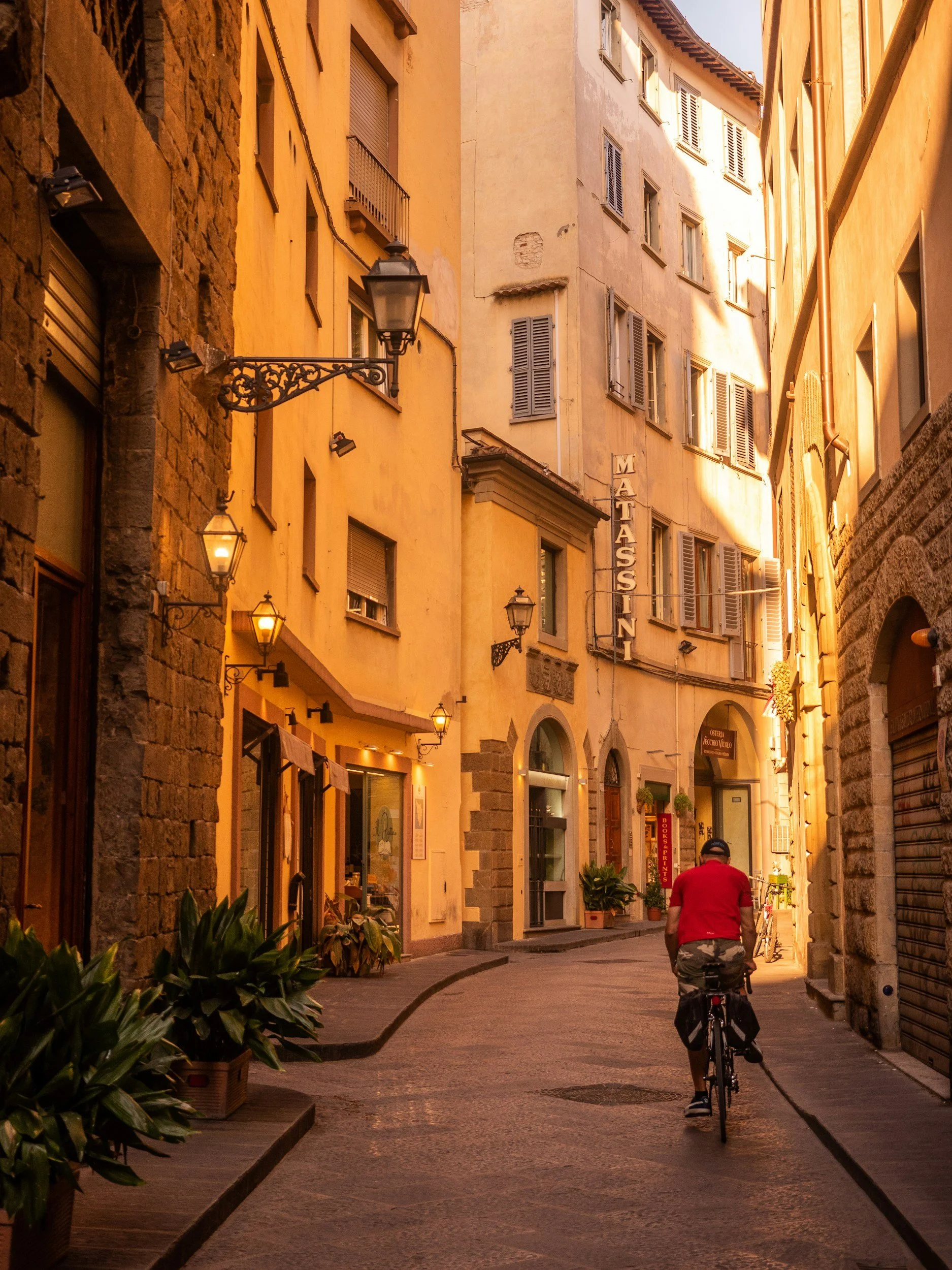 The Gilardi Group Tours an 18th Century Palace in Florence, Italy