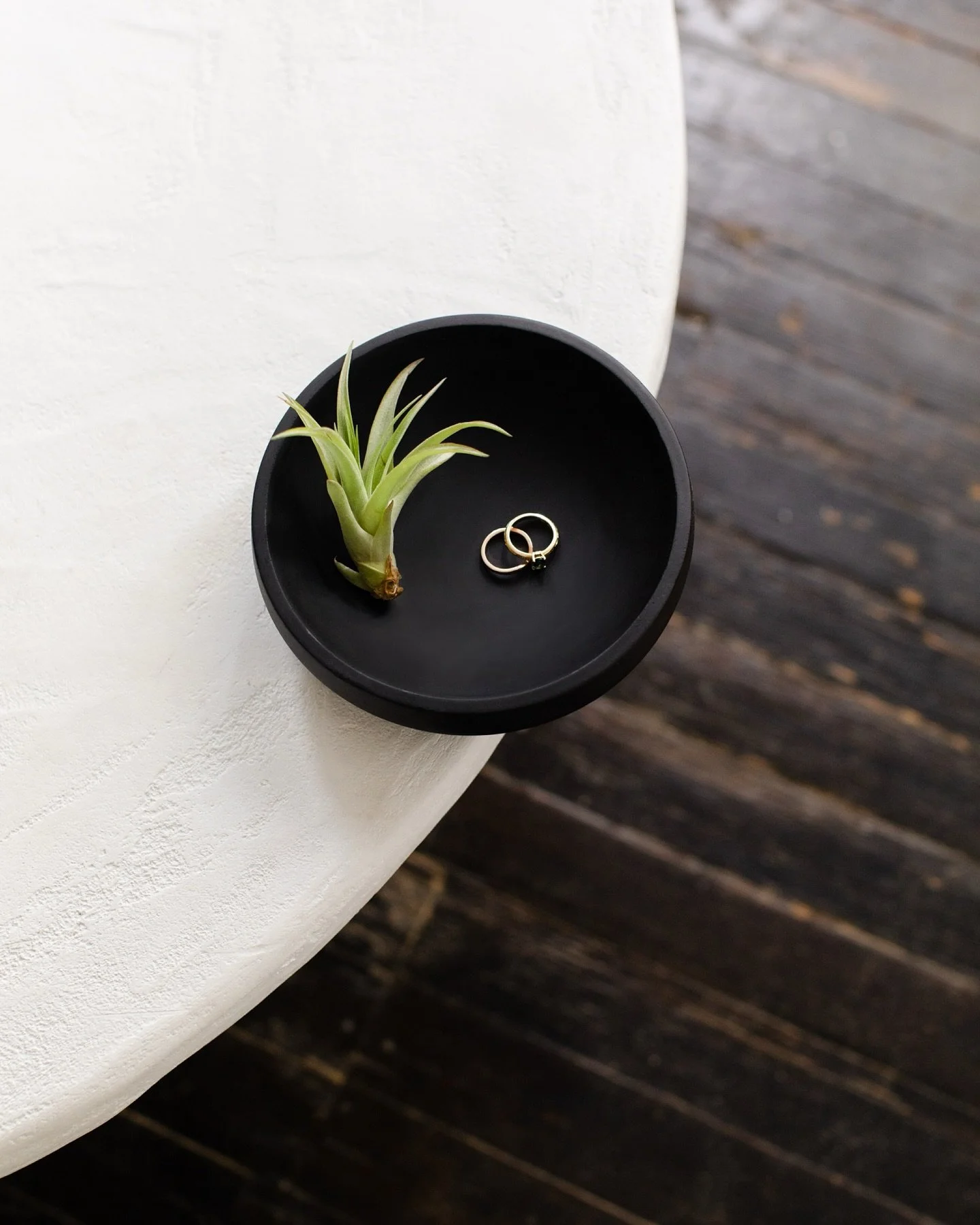 Here&rsquo;s why your product photos might be missing the mark 🫣

👉 They&rsquo;re not shown doing what they do best 👉 You never reveal the texture inside that luxe bottle 👉 Those quality products aren&rsquo;t getting quality imagery crafted with 