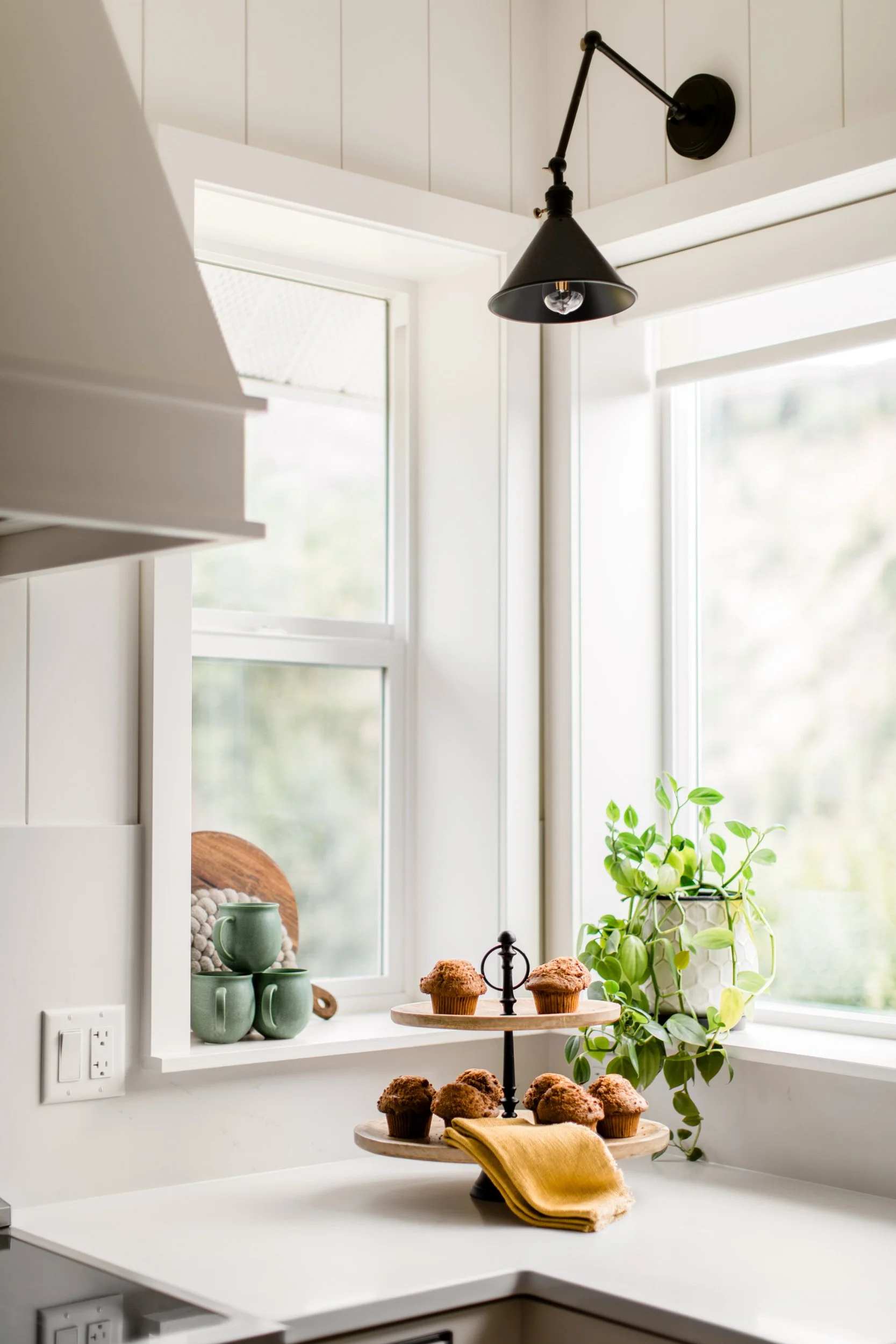 amanda-mary-photographer-interior-design-west-kootenays-farmhouse-kitchen-09.jpg