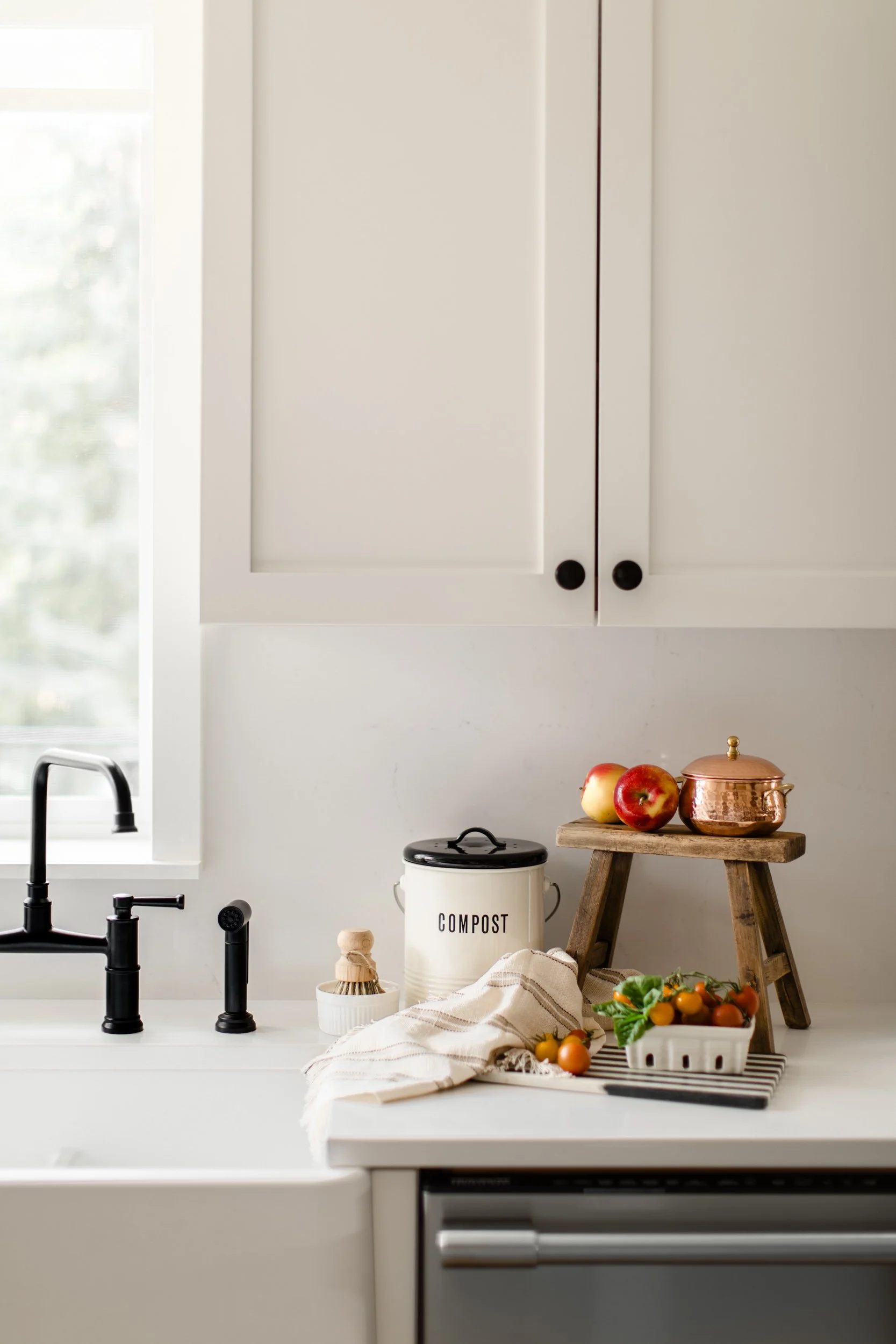 amanda-mary-photographer-interior-design-west-kootenays-farmhouse-kitchen-08.jpg