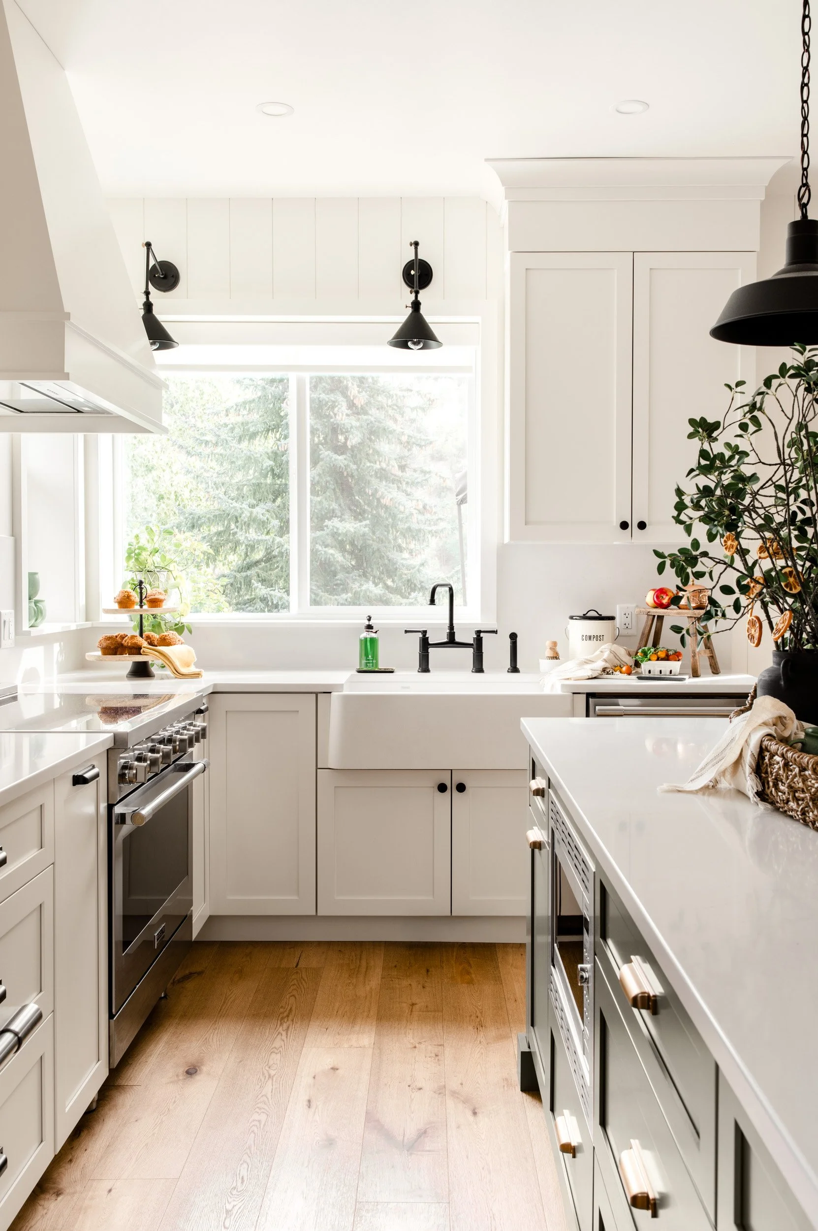 amanda-mary-photographer-interior-design-west-kootenays-farmhouse-kitchen-07.jpg