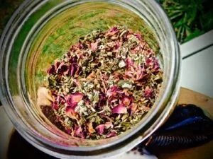 yoniherbs-300x225.jpg