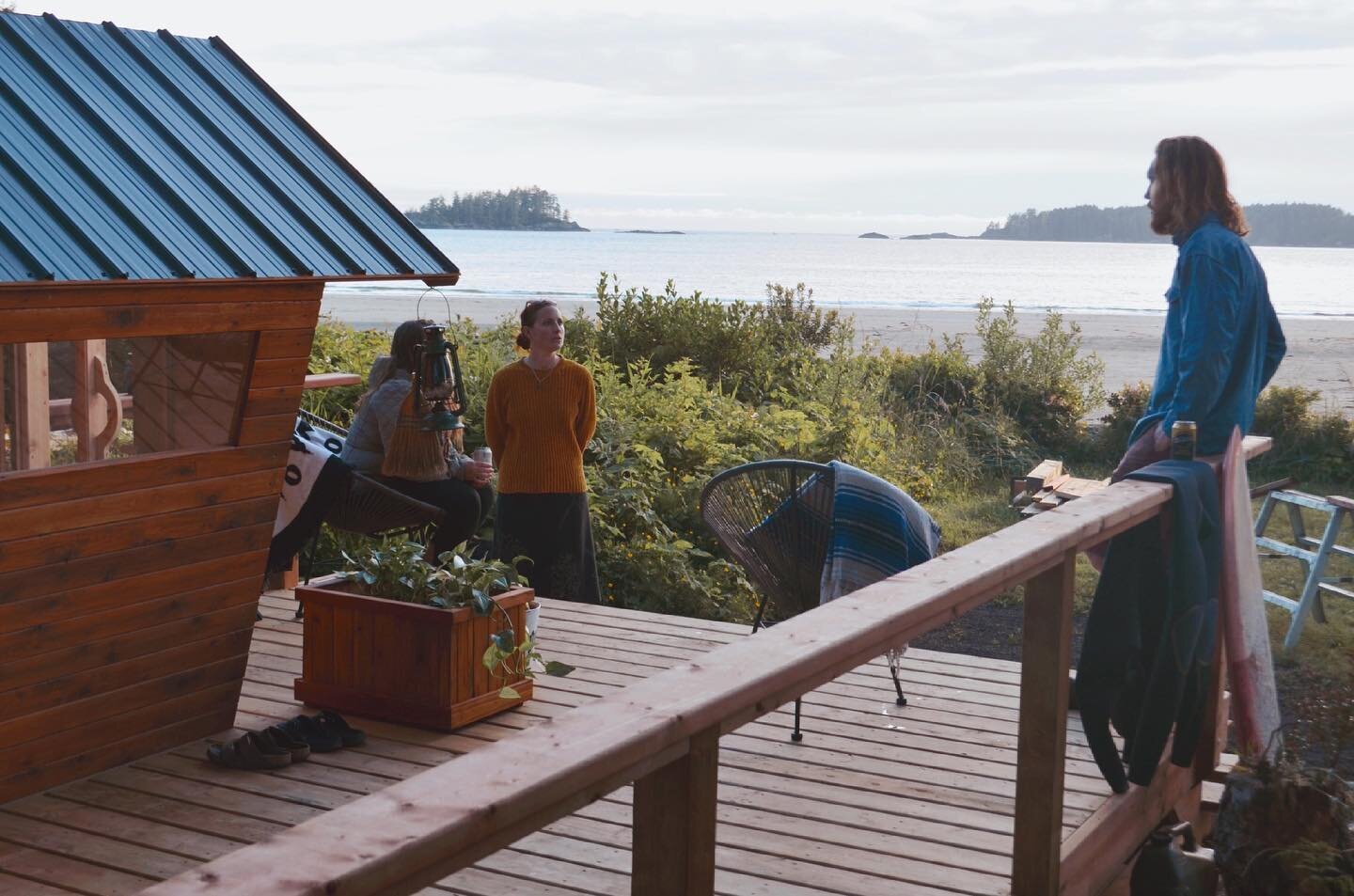 🌊 &ldquo;M&ouml;kki&rdquo; is a Finnish word for cabin. 🪵 Find her nestled into the surrounding cabins and rainforest at MacKenzie Beach Resort. Open to guests and general public. Booking available online! Send us a
Message for our locals rate (pho