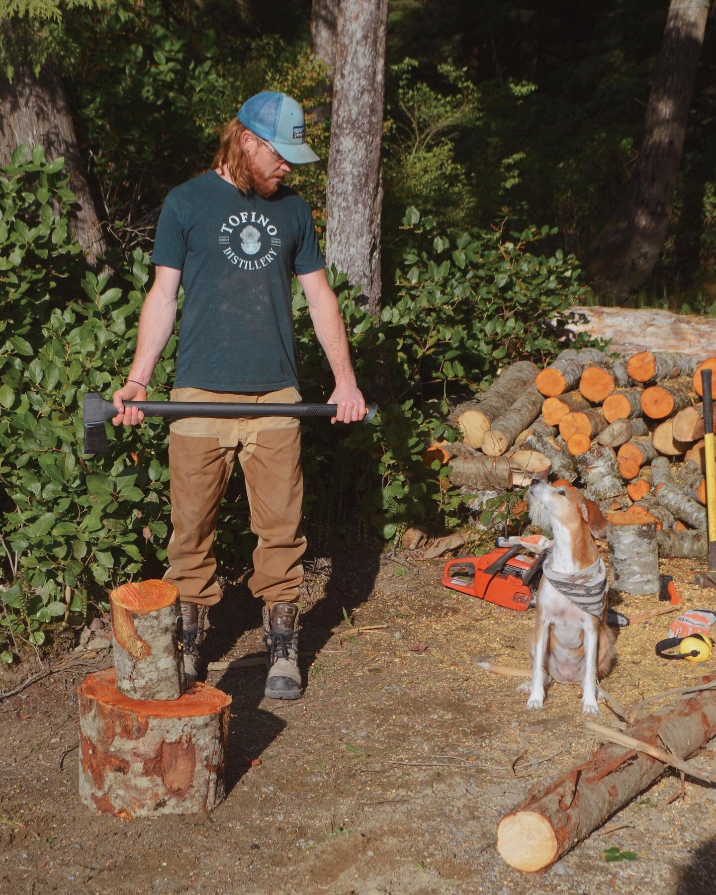 Team work makes the dream work here at Tuff City Saunas ✨ Meet Jordan and Kaya, the one who stokes your fires and the one who oversees the stoking.😉 🐶 Come say hi this Sunday at the @ukeemarket where we&rsquo;ll have a barrel sauna at the market fo