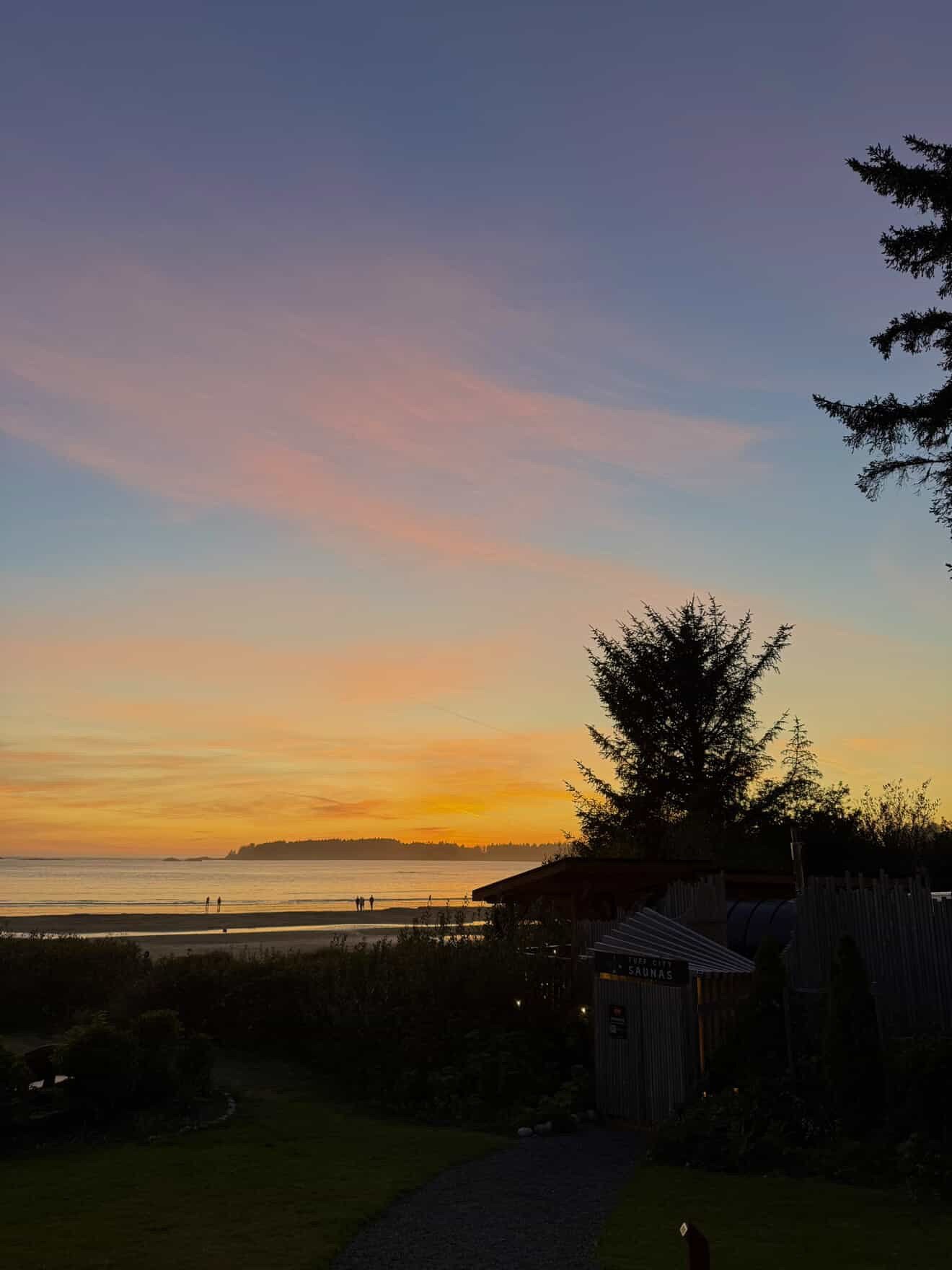 October has been delivering some magical sunsets! 😍

You can witness a sunset like this by booking our evening sessions, available at all of our locations. ☀️ 

📸 @hollypundick