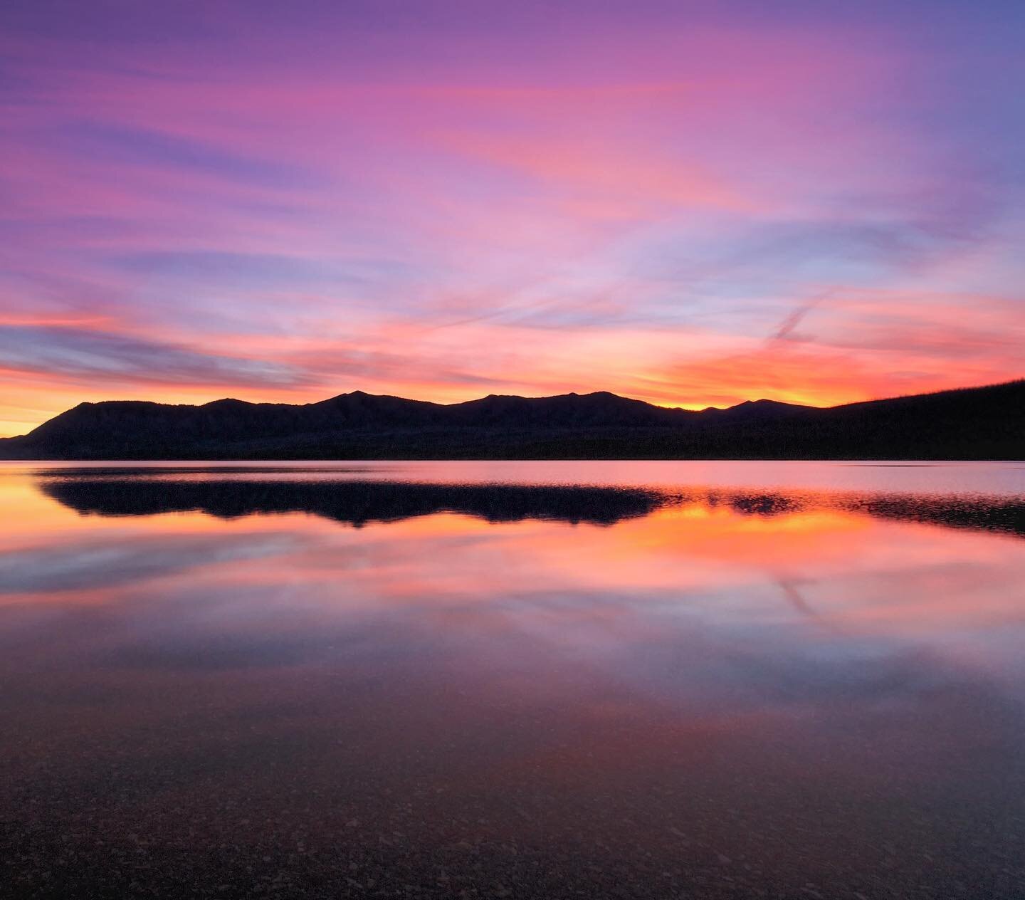 Is there anything more serene than the sun setting over an alpine lake? 
#glaciernationalpark #lakemcdonald #sunset