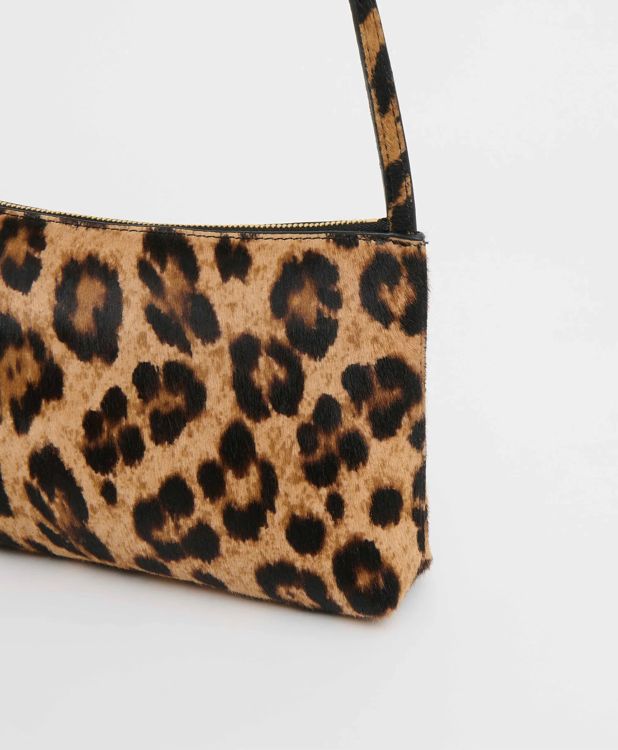 AW25_GaiaShoulderBag_Leopard_WF23H128PY_Detail4.webp