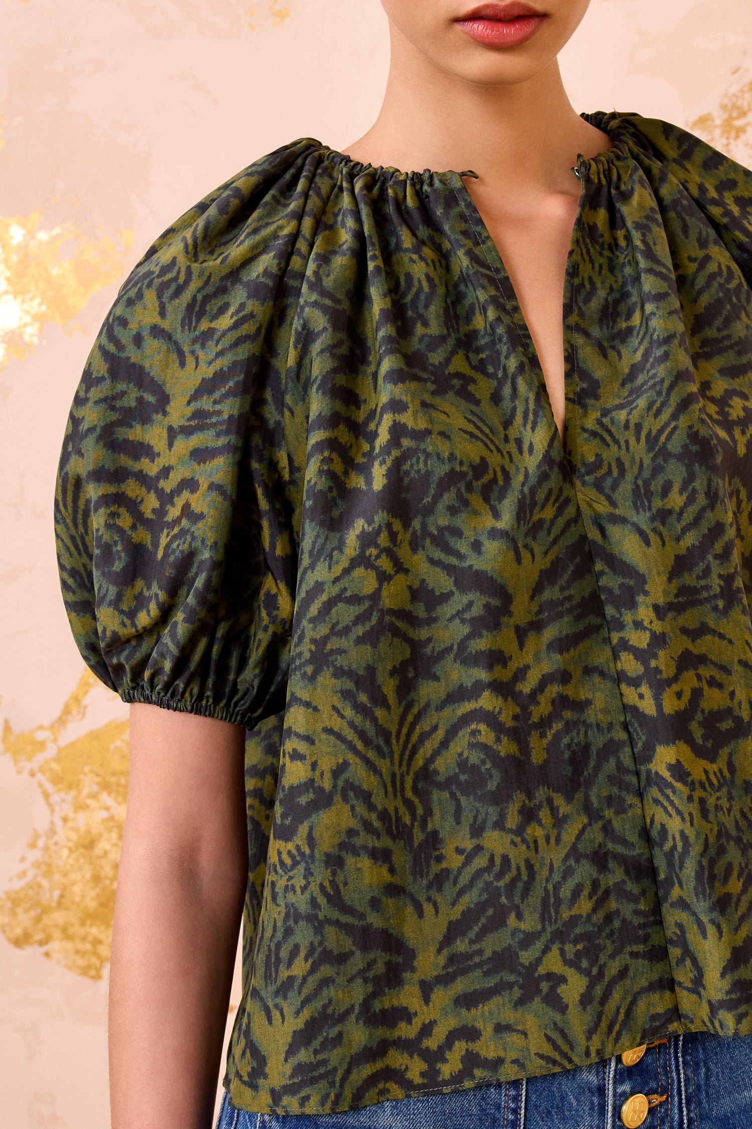 ULLAJOHNSON_TalieSilkShortSleeveBlouse_DESERTJASPER_FA250215_02_Alt.jpeg