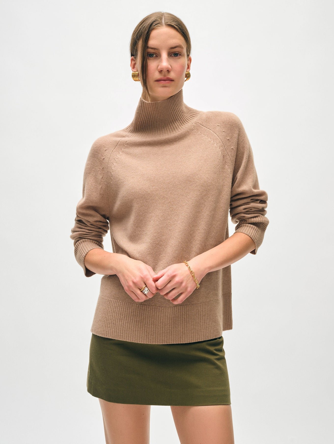 20975_Cashmere-Rib-Trim-Standneck_True-Camel_AD_02_1360x.jpeg