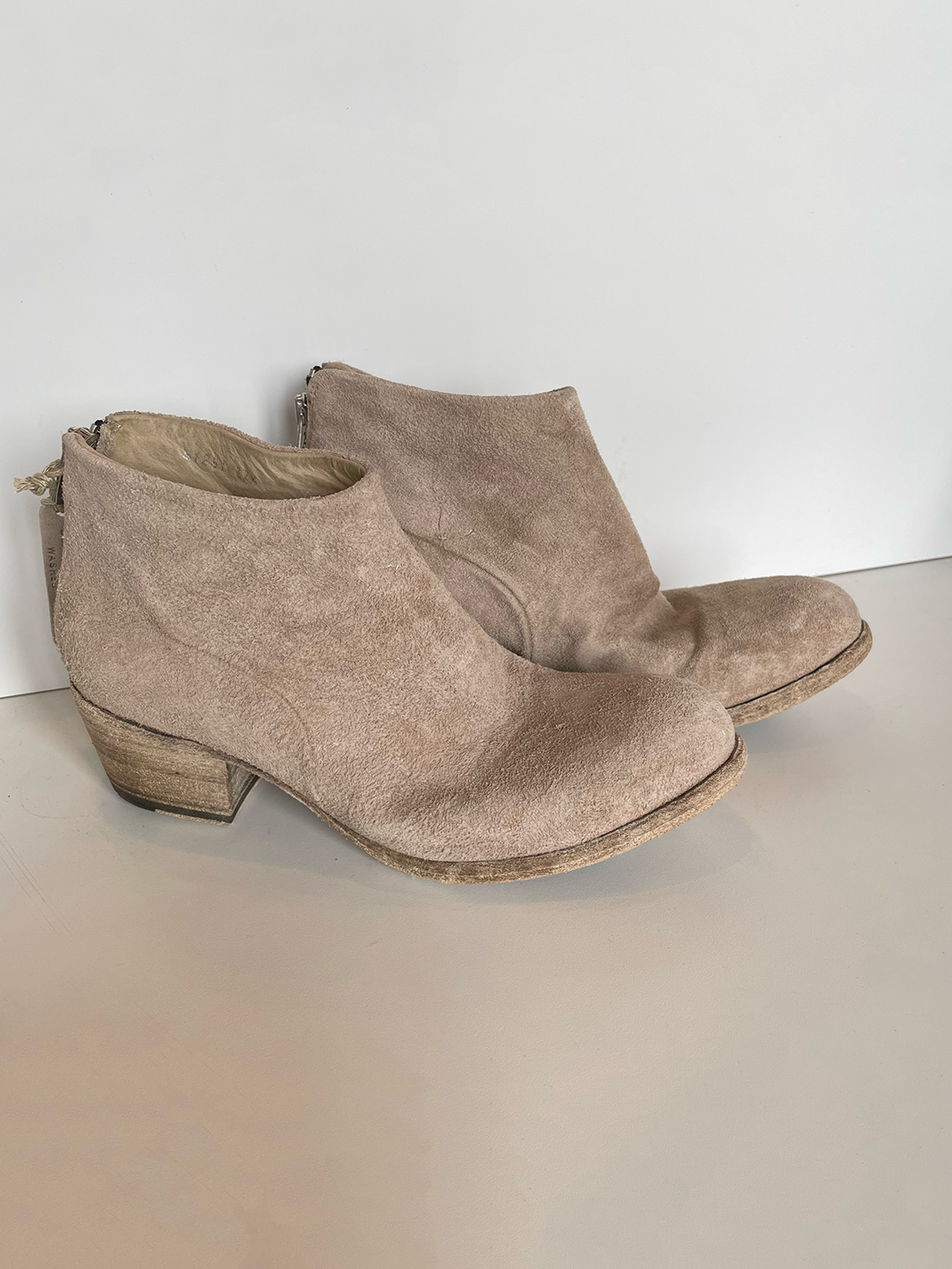 Shoto_WashedSuedeAnkleBootie_MaianoAvola_WashedCuoio_51261_DeborahKents_3.png