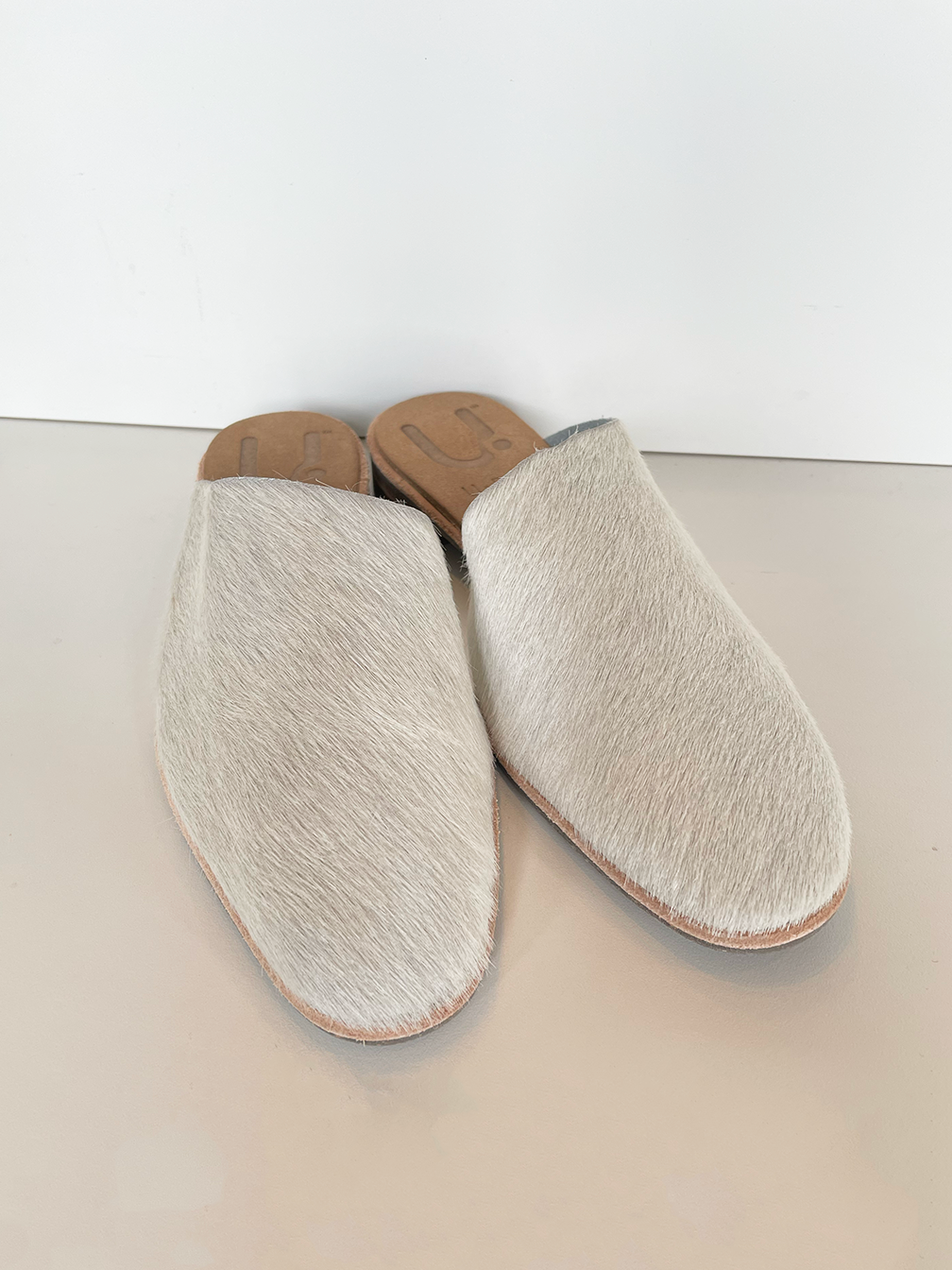 ARGUE × U-DOT　ASYMMETRICAL MULE 21cm Deborah Kent's Boutique in South Tampa — Asymmerical Mule in Off
