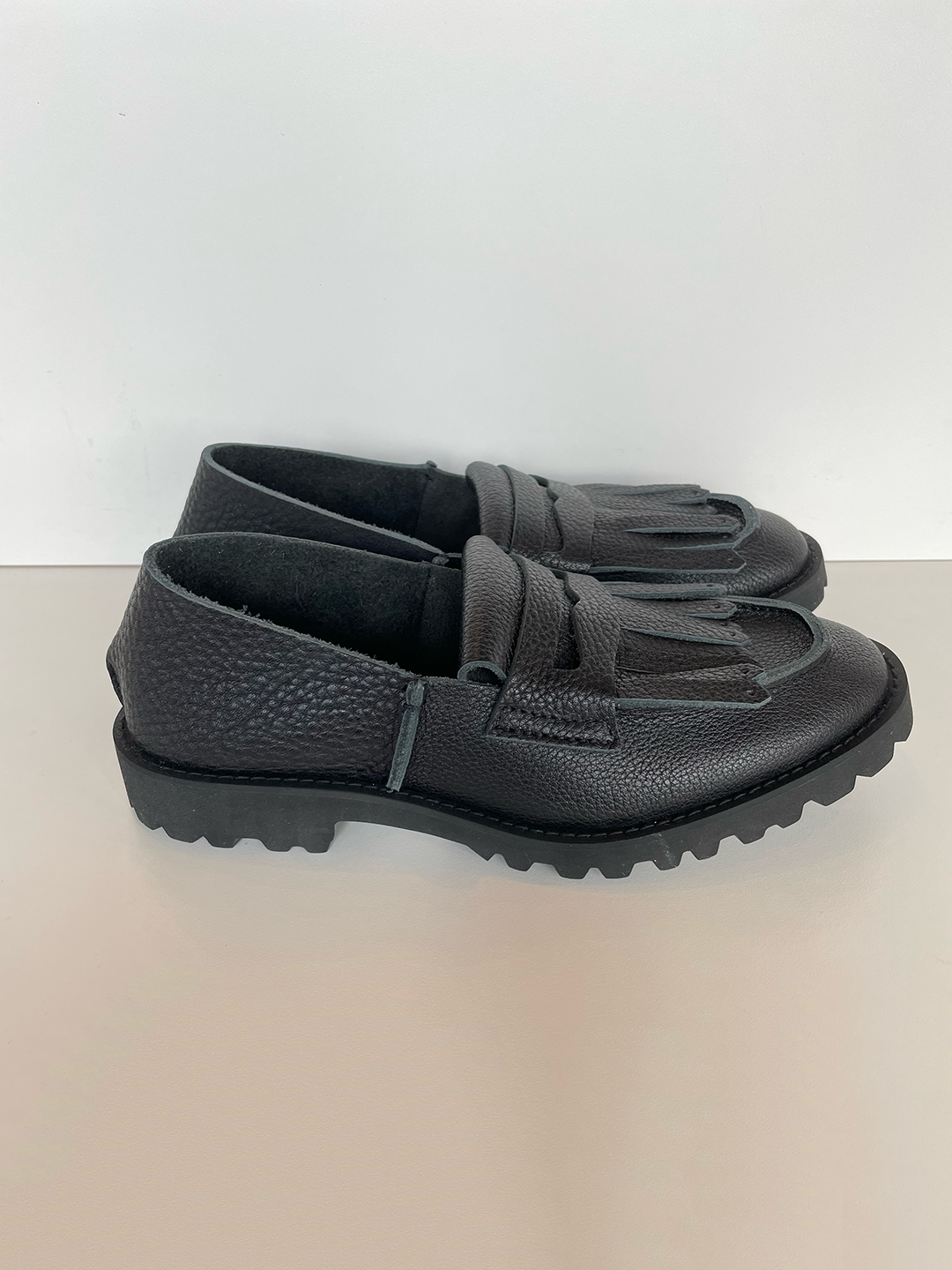 カンテツ　オーバフロー1200600600 Deborah Kent's Boutique in South Tampa — Fringe Leather Penny